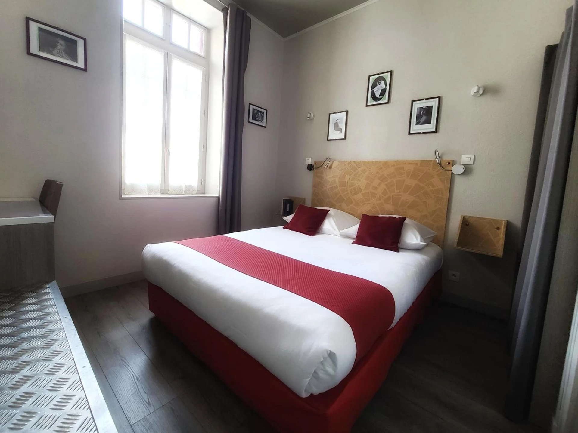 Chambre disponible pour un séminaire d'entreprise à Hôtel Mille et une Feuilles - La Charité-sur-Loire
