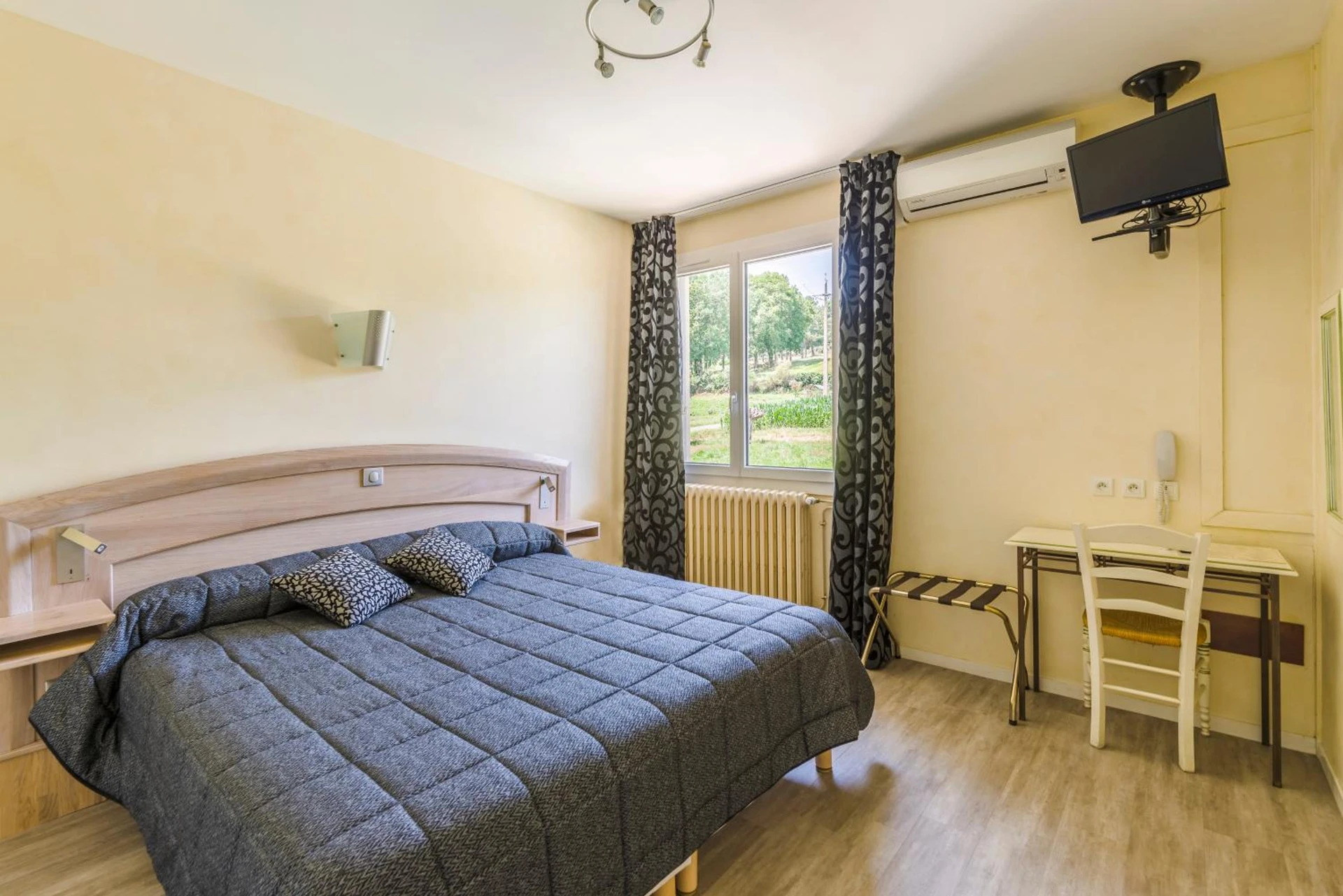 Chambre disponible pour un séminaire d'entreprise à Hôtel Minvielle - Résidence Les Oliviers - Ségos