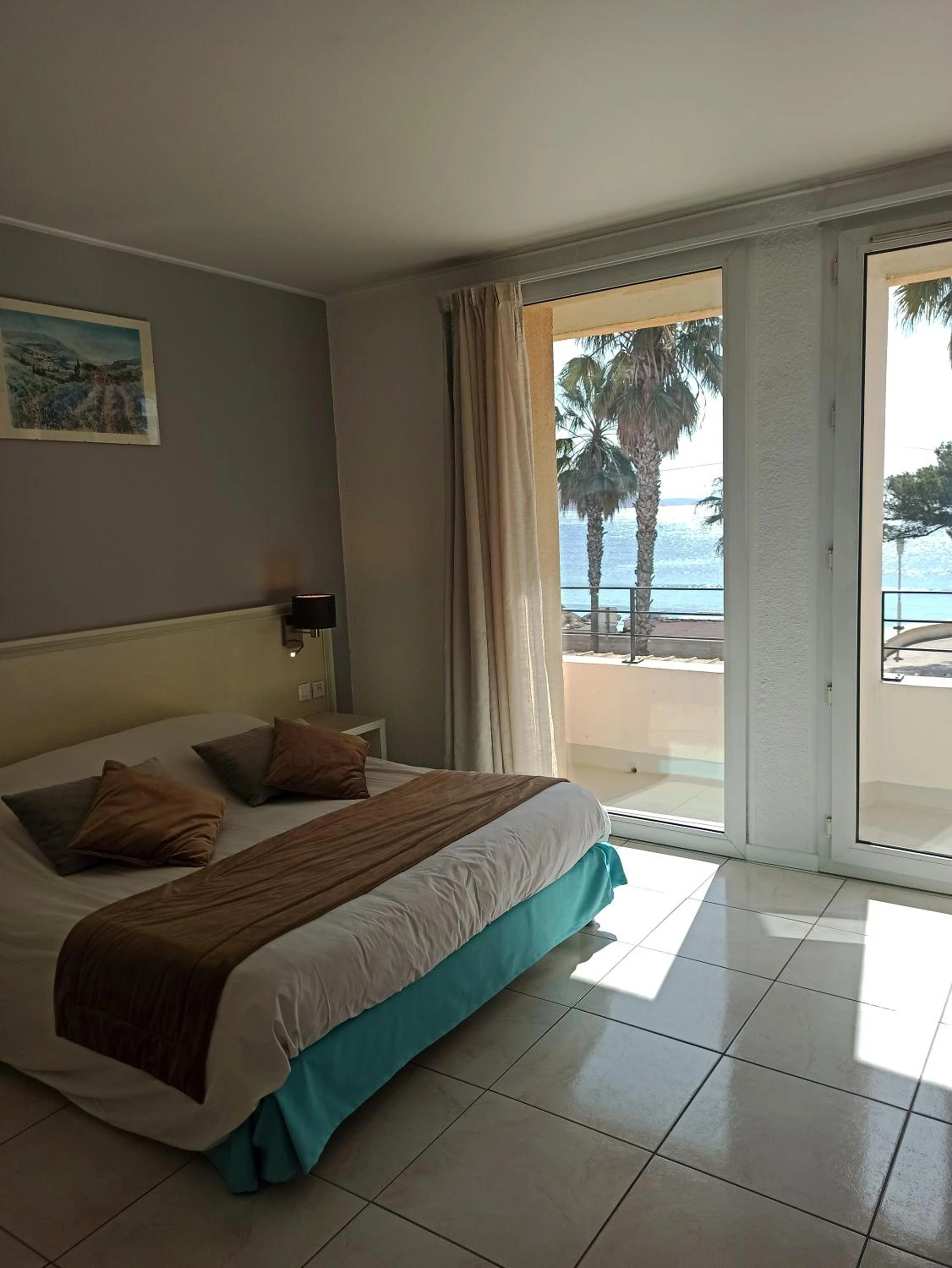 Chambre disponible pour un séminaire d'entreprise à Hotel Restaurant Miramar L'orchidée - La Ciotat