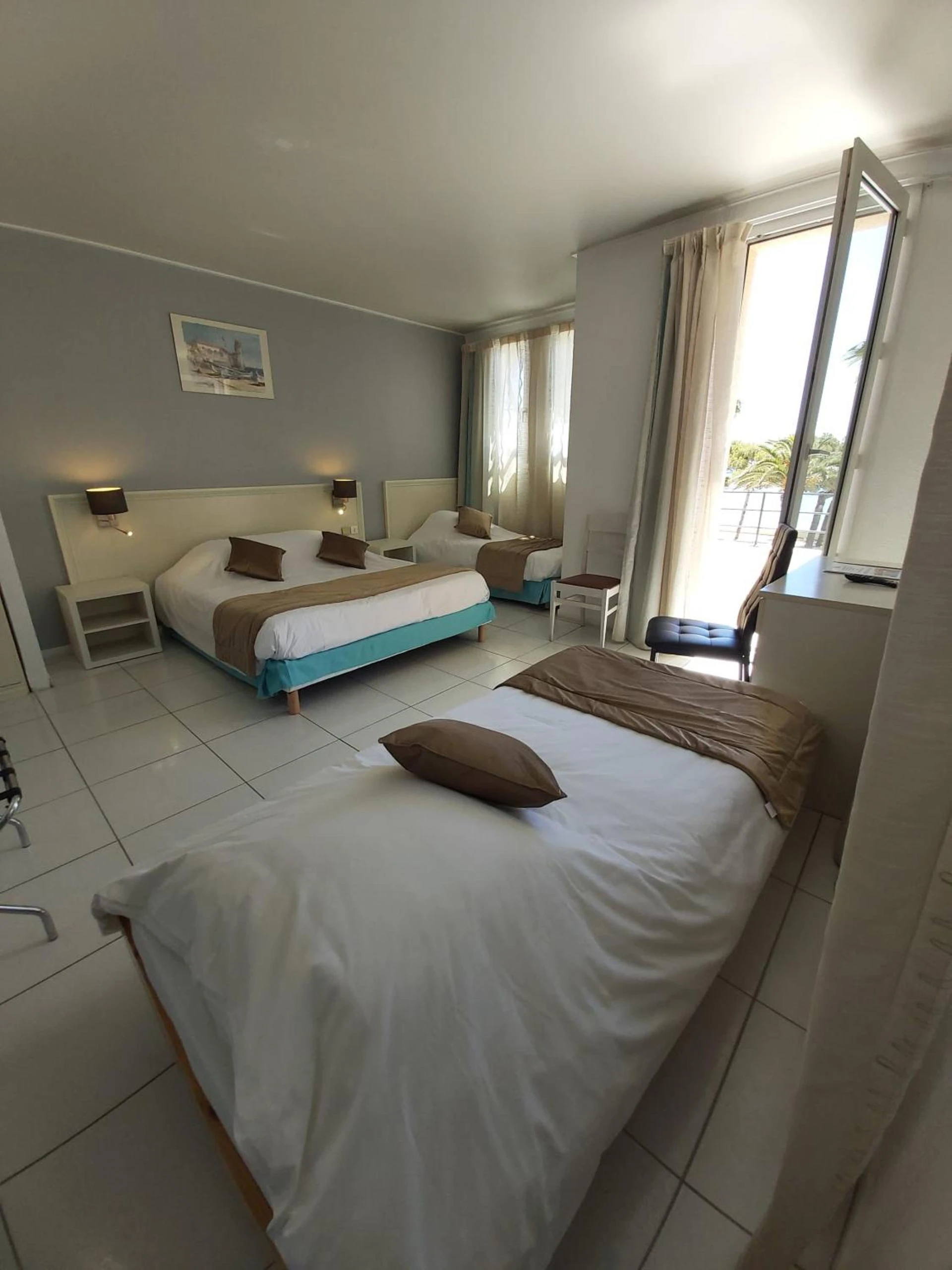 Chambre disponible pour un séminaire d'entreprise à Hotel Restaurant Miramar L'orchidée - La Ciotat