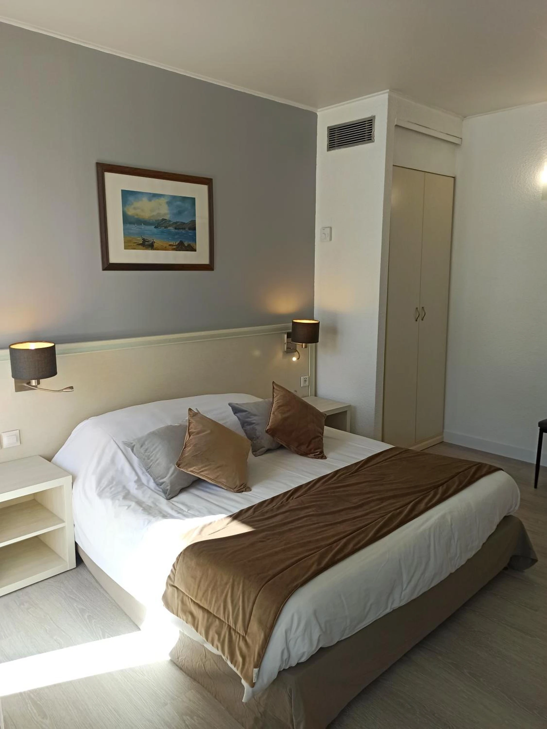 Chambre disponible pour un séminaire d'entreprise à Hotel Restaurant Miramar L'orchidée - La Ciotat