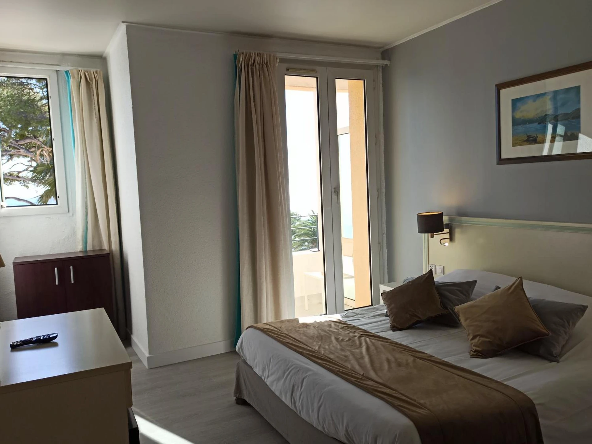 Chambre disponible pour un séminaire d'entreprise à Hotel Restaurant Miramar L'orchidée - La Ciotat