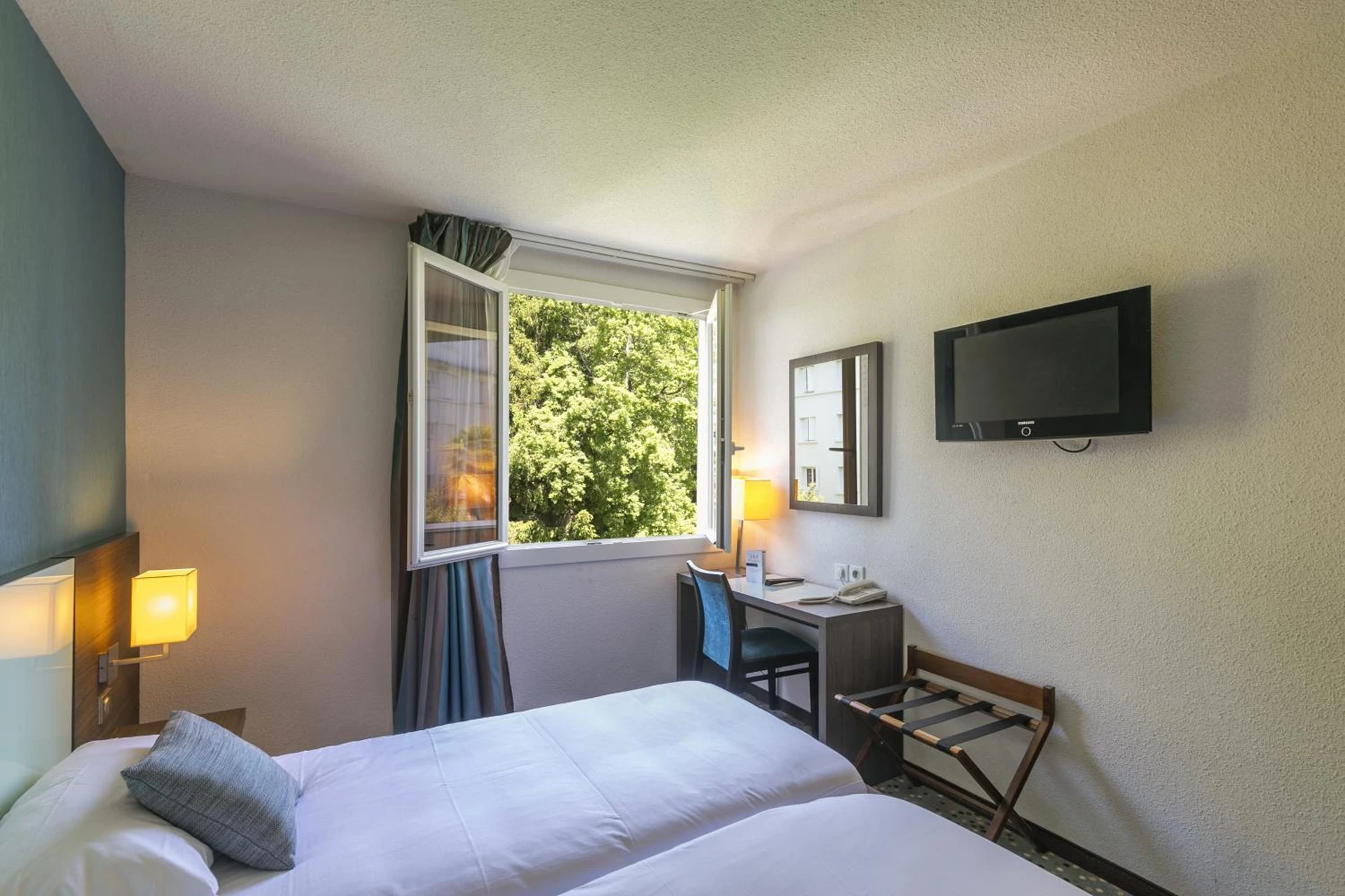 Chambre disponible pour un séminaire d'entreprise à Hôtel Miramont - Lourdes