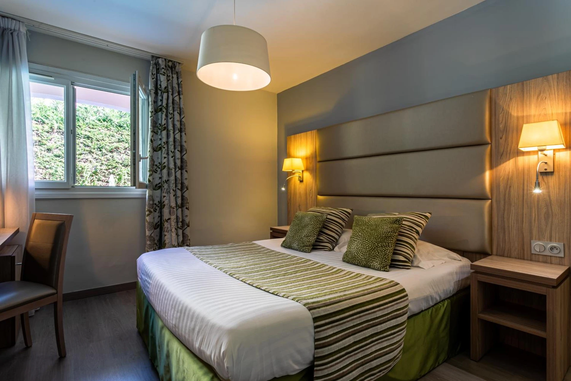 Chambre disponible pour un séminaire d'entreprise à Hôtel Mireille - Arles