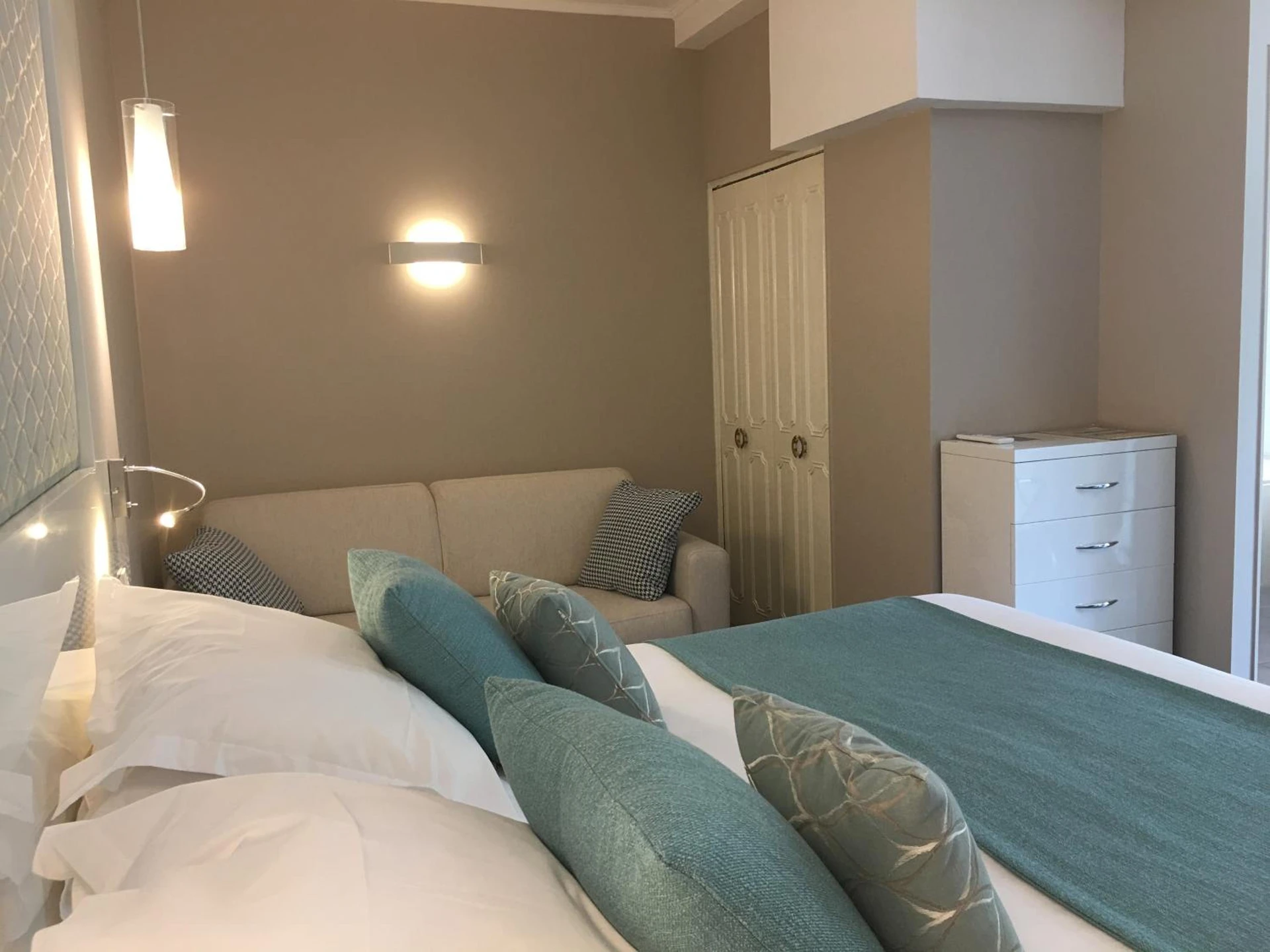 Chambre disponible pour un séminaire d'entreprise à Hotel Molière - Cannes