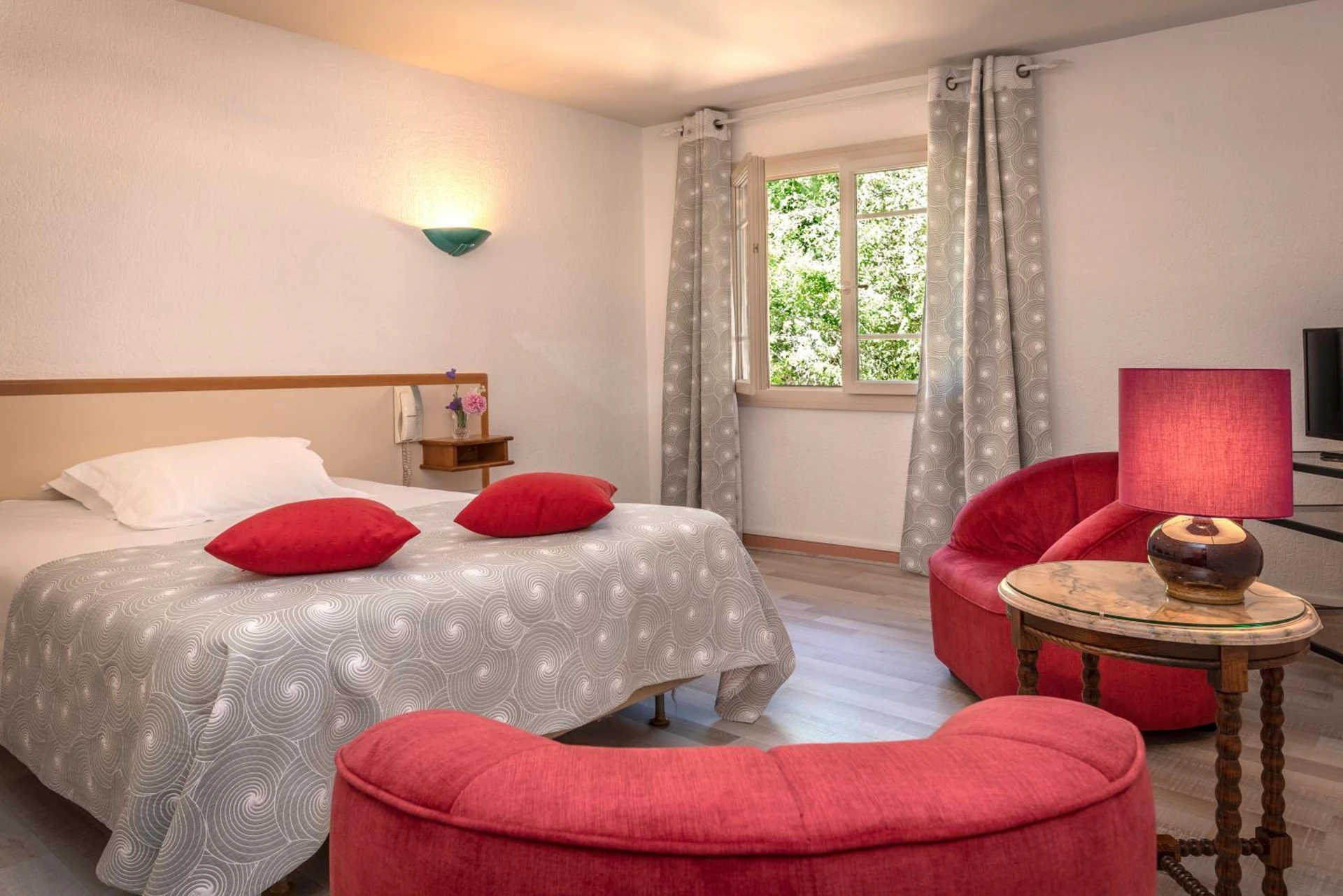Chambre disponible pour un séminaire d'entreprise à Logis Hôtel Restaurant Le Mont Aigoual - Meyrueis