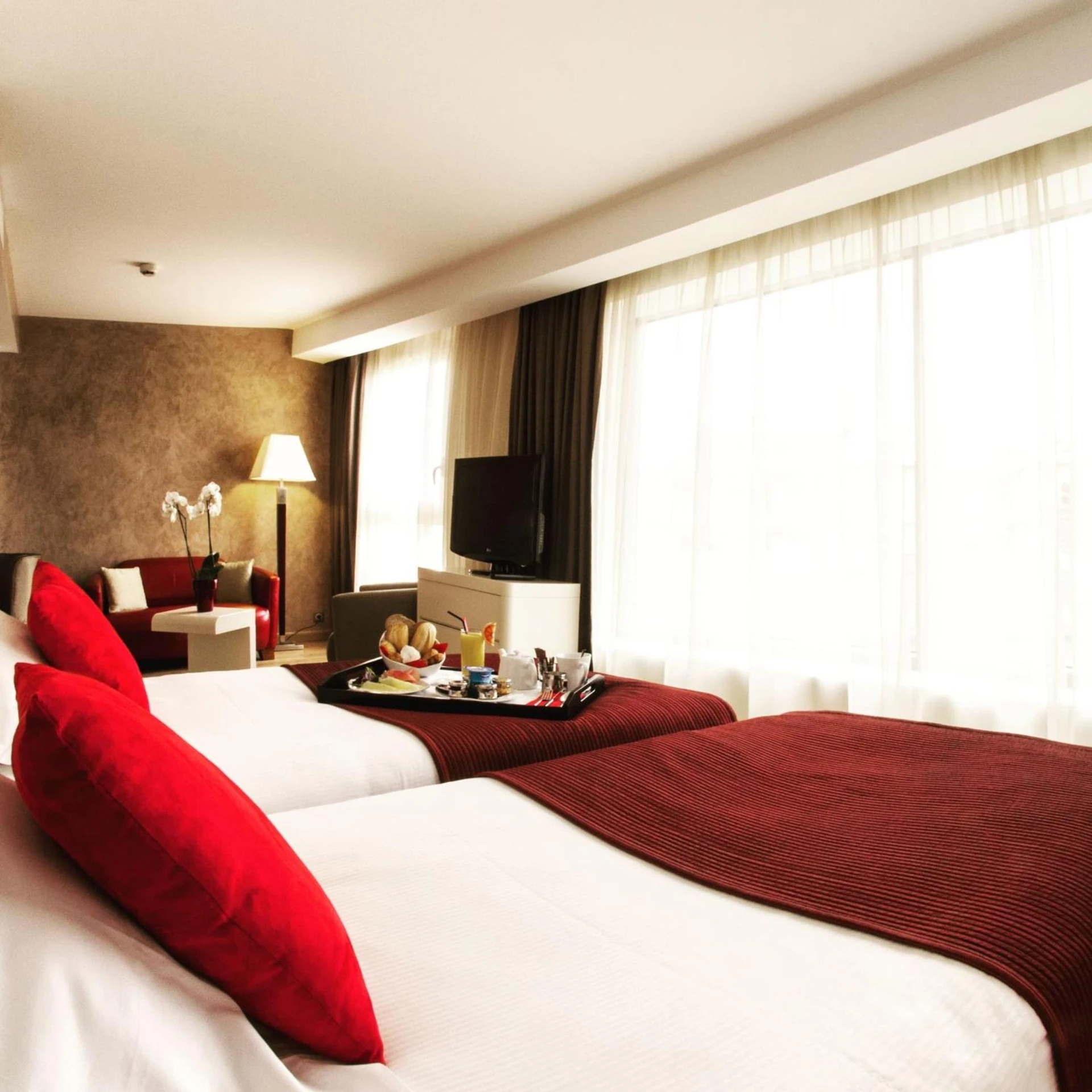Chambre disponible pour un séminaire d'entreprise à Hôtel Montaigne & Spa - Cannes