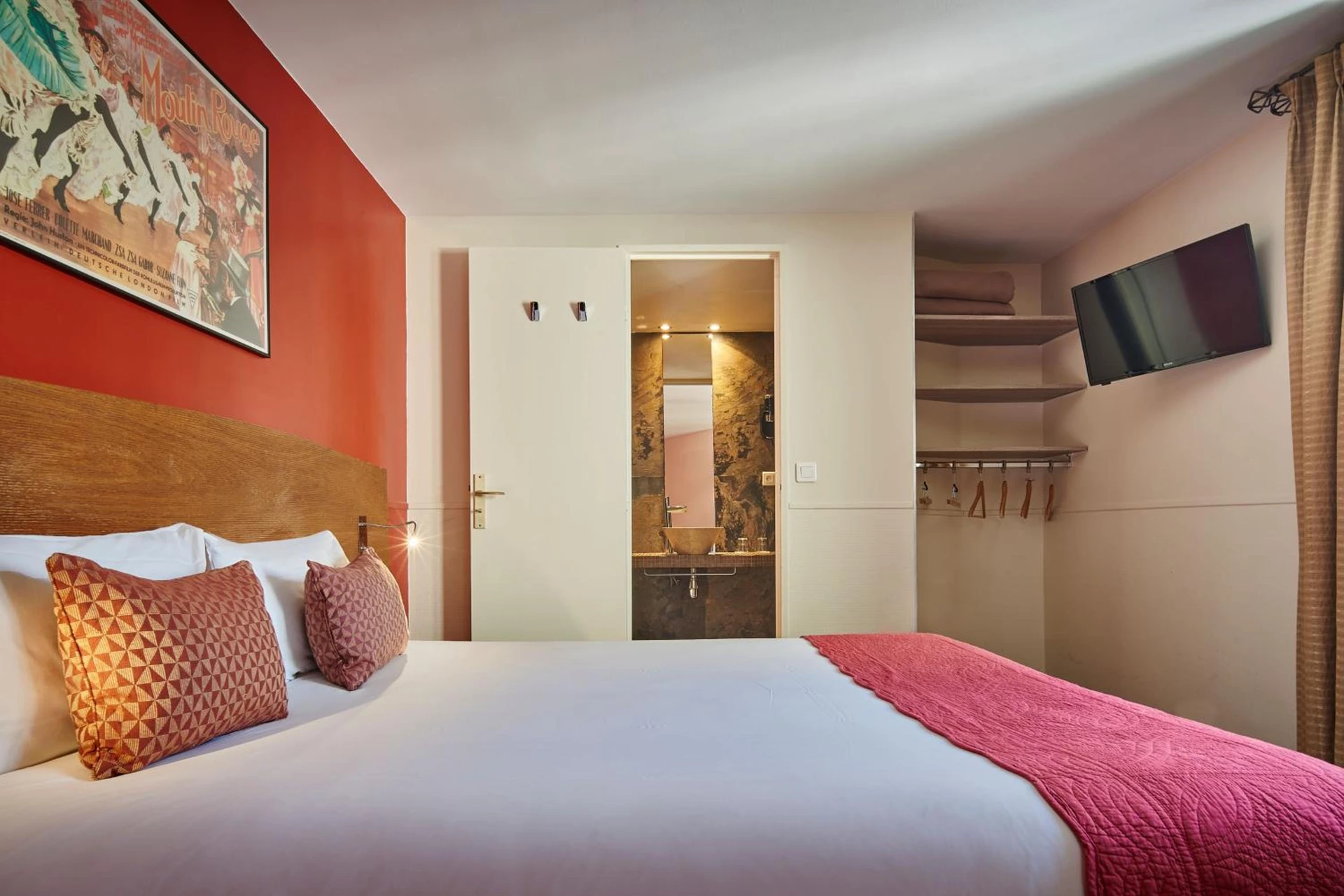 Chambre disponible pour un séminaire d'entreprise à Hôtel Moulin Plaza by Happyculture - Paris