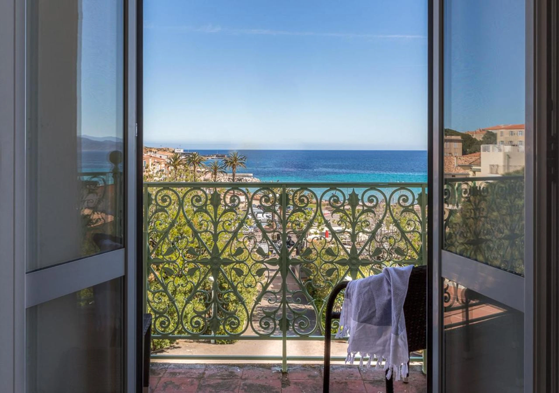 Ambiance de travail pour séminaire d'entreprise à Langley Resort Napoléon Bonaparte - LʼÎle-Rousse