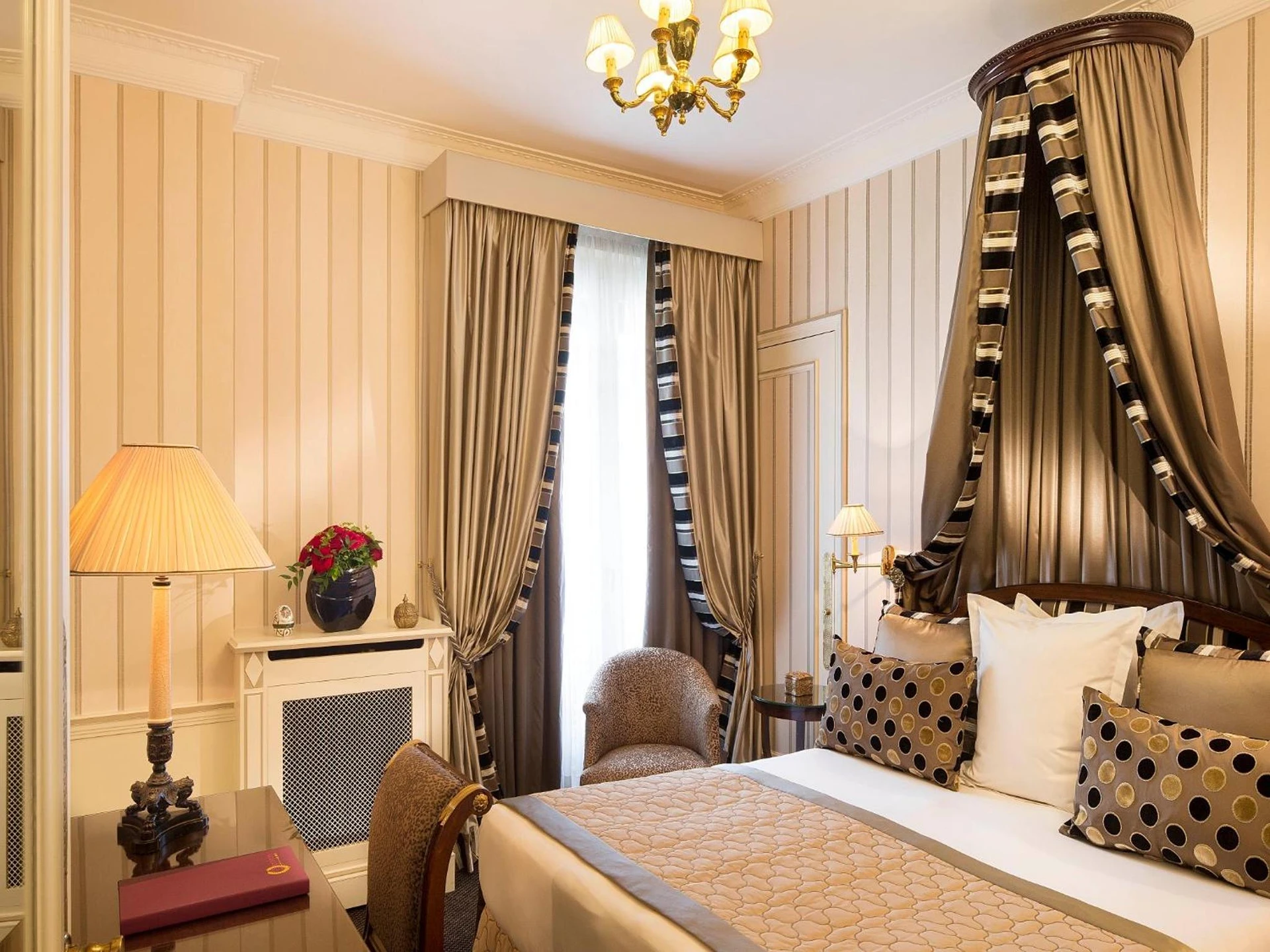 Chambre disponible pour un séminaire d'entreprise à Hôtel Napoleon Paris - Paris