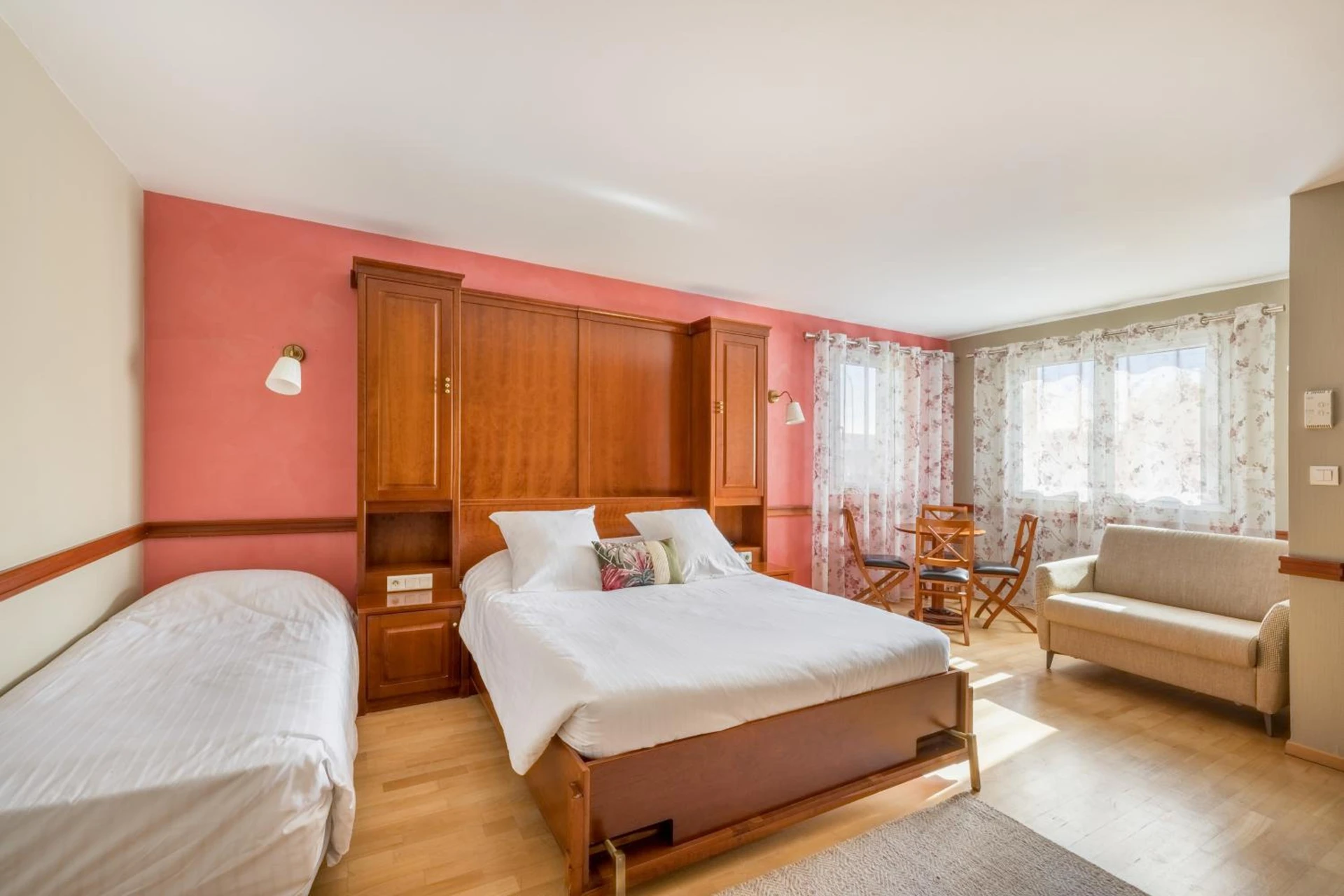 Chambre disponible pour un séminaire d'entreprise à Hôtel Newport - Villefranche-sur-Saône