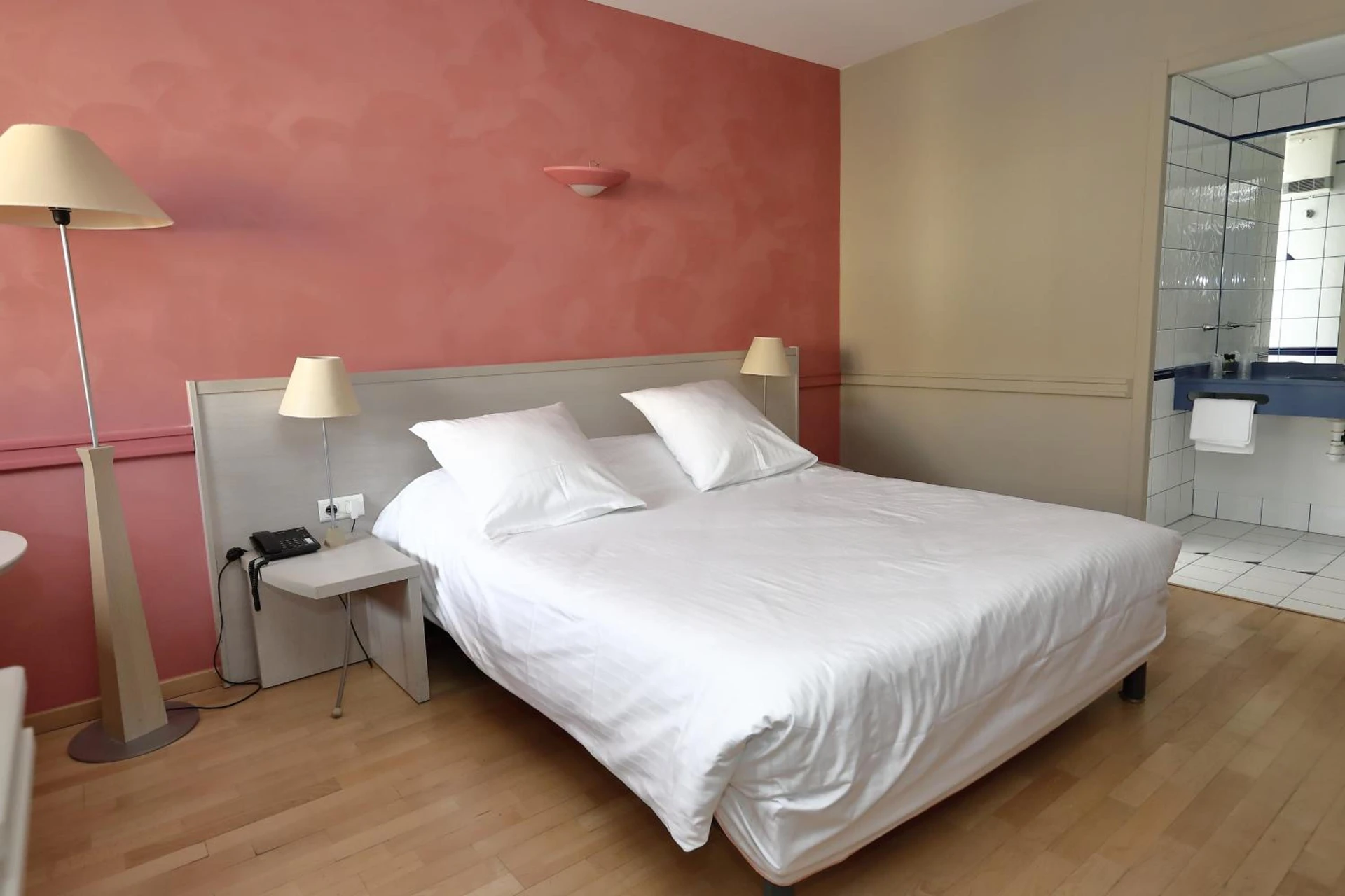 Magnifique chambre pour un séminaire d'entreprise à Hôtel Newport - Villefranche-sur-Saône