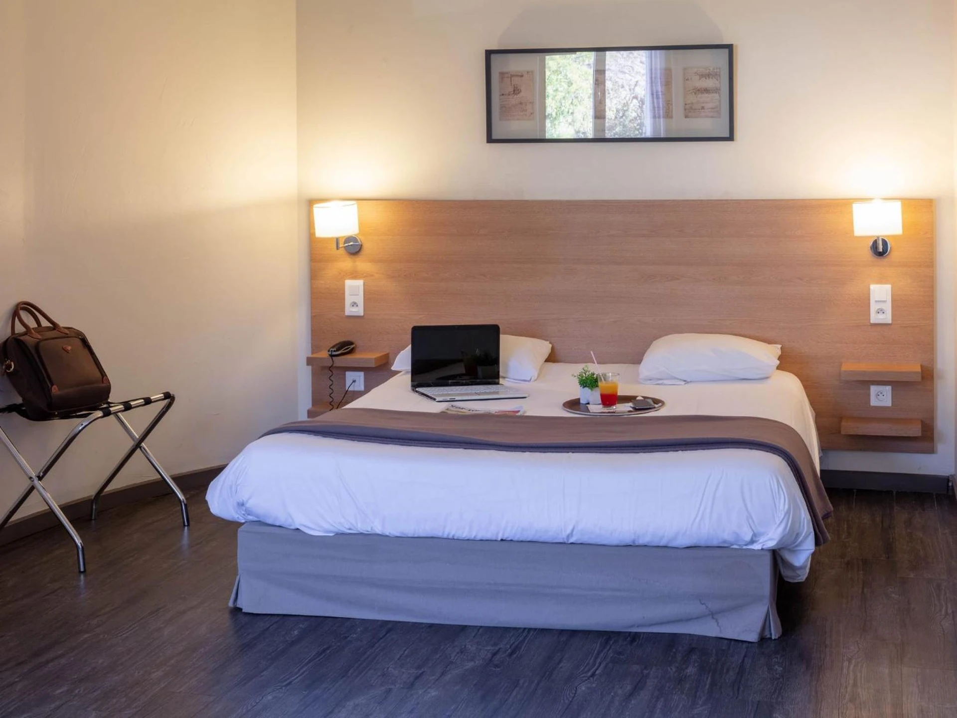 Chambre disponible pour un séminaire d'entreprise à Noemys Toulon La Valette - Hotel restaurant avec piscine - La Valette-du-Var