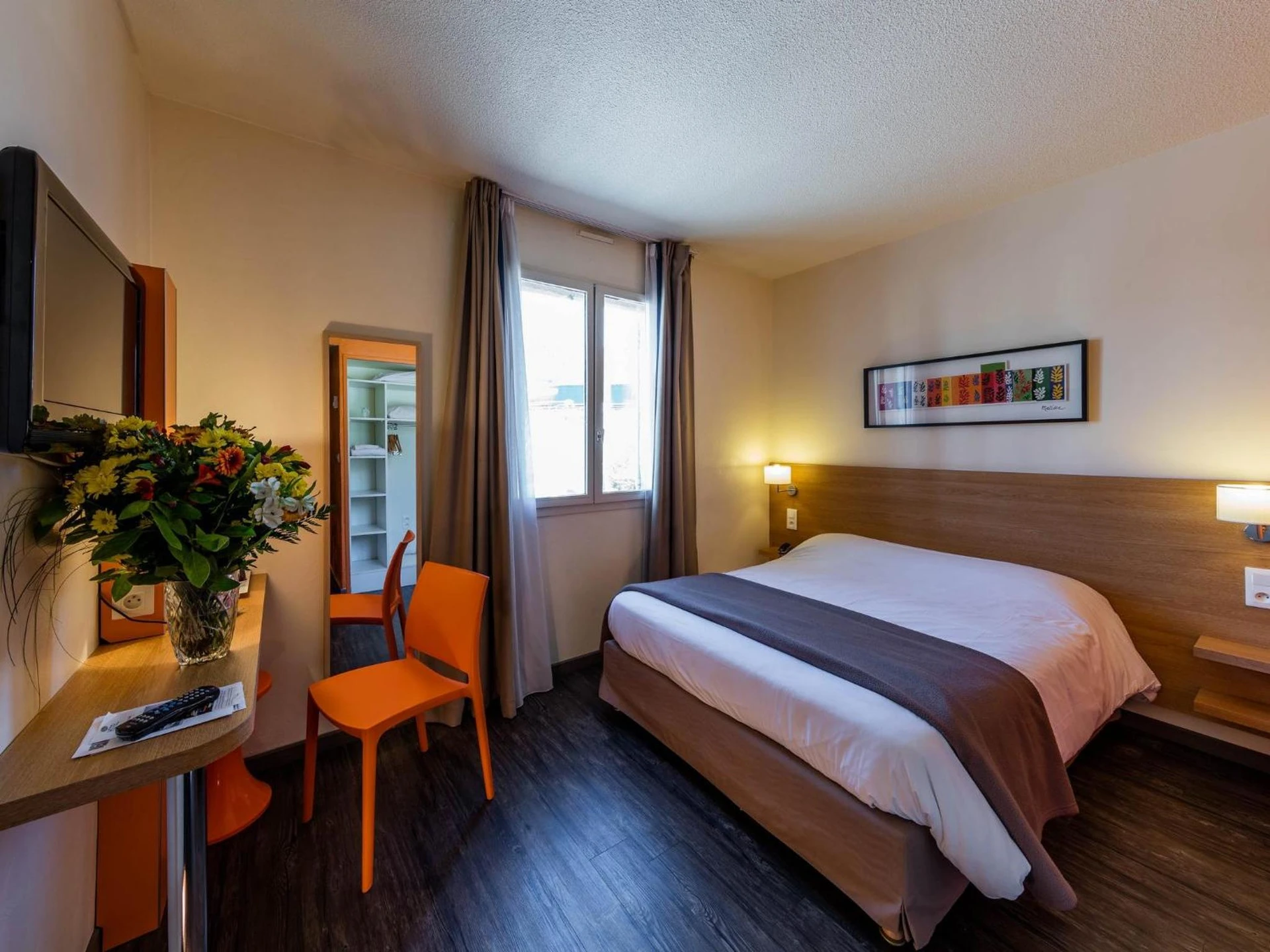 Chambre disponible pour un séminaire d'entreprise à Noemys Toulon La Valette - Hotel restaurant avec piscine - La Valette-du-Var