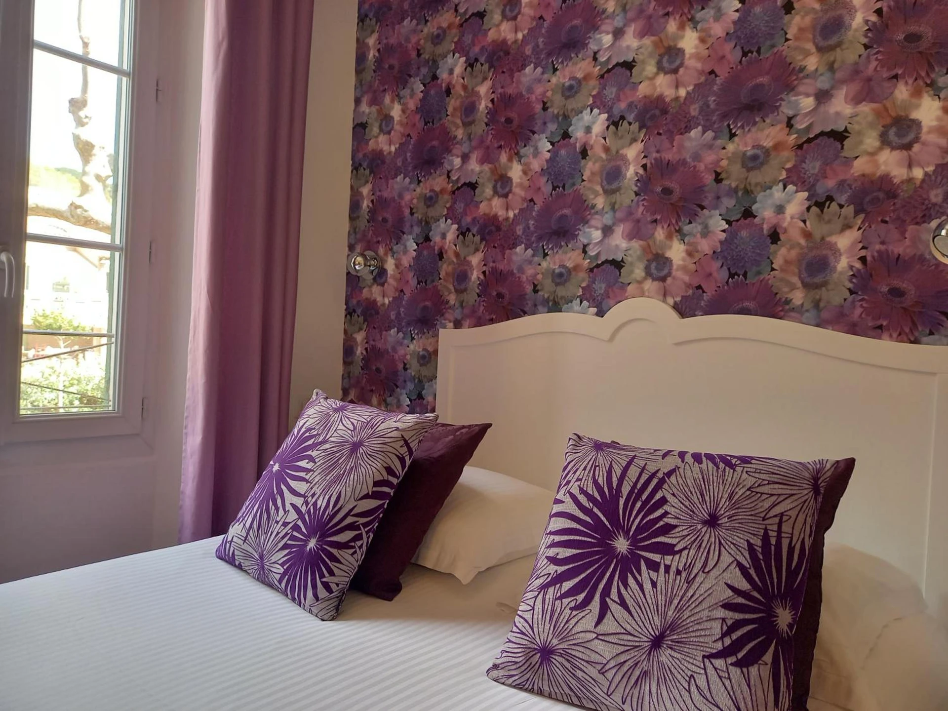 Chambre disponible pour un séminaire d'entreprise à Hôtel Restaurant Notre Dame - Collobrières