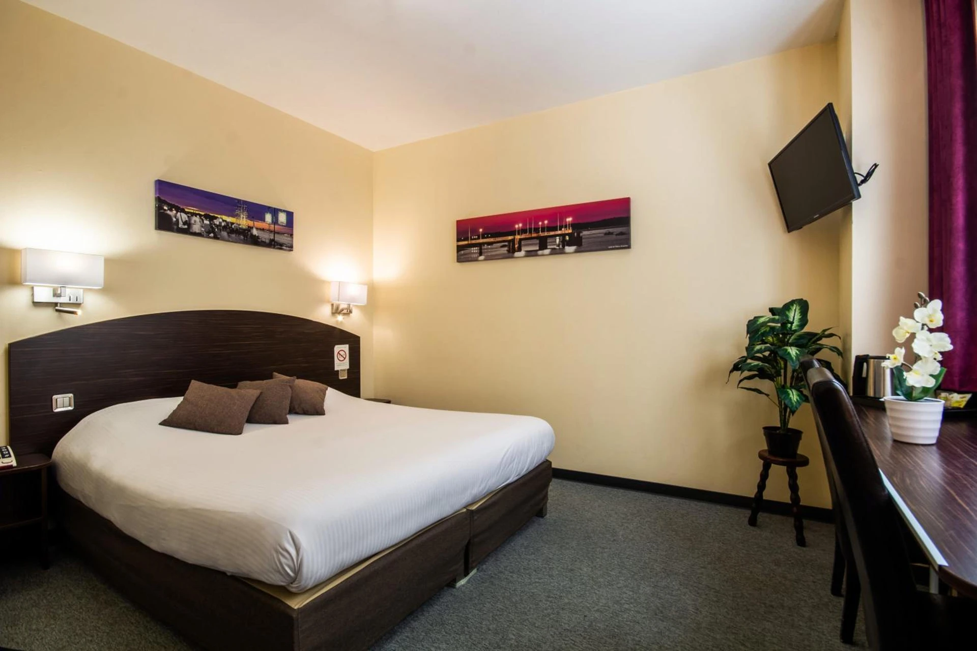 Chambre disponible pour un séminaire d'entreprise à Hôtel Notre Dame - Bordeaux