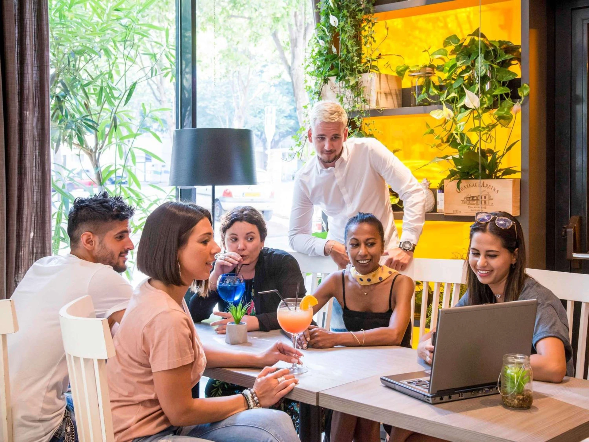 Lieu convivial pour un séminaire d'entreprise à Novotel Marseille Centre Prado Vélodrome - Marseille - En savoir plus 