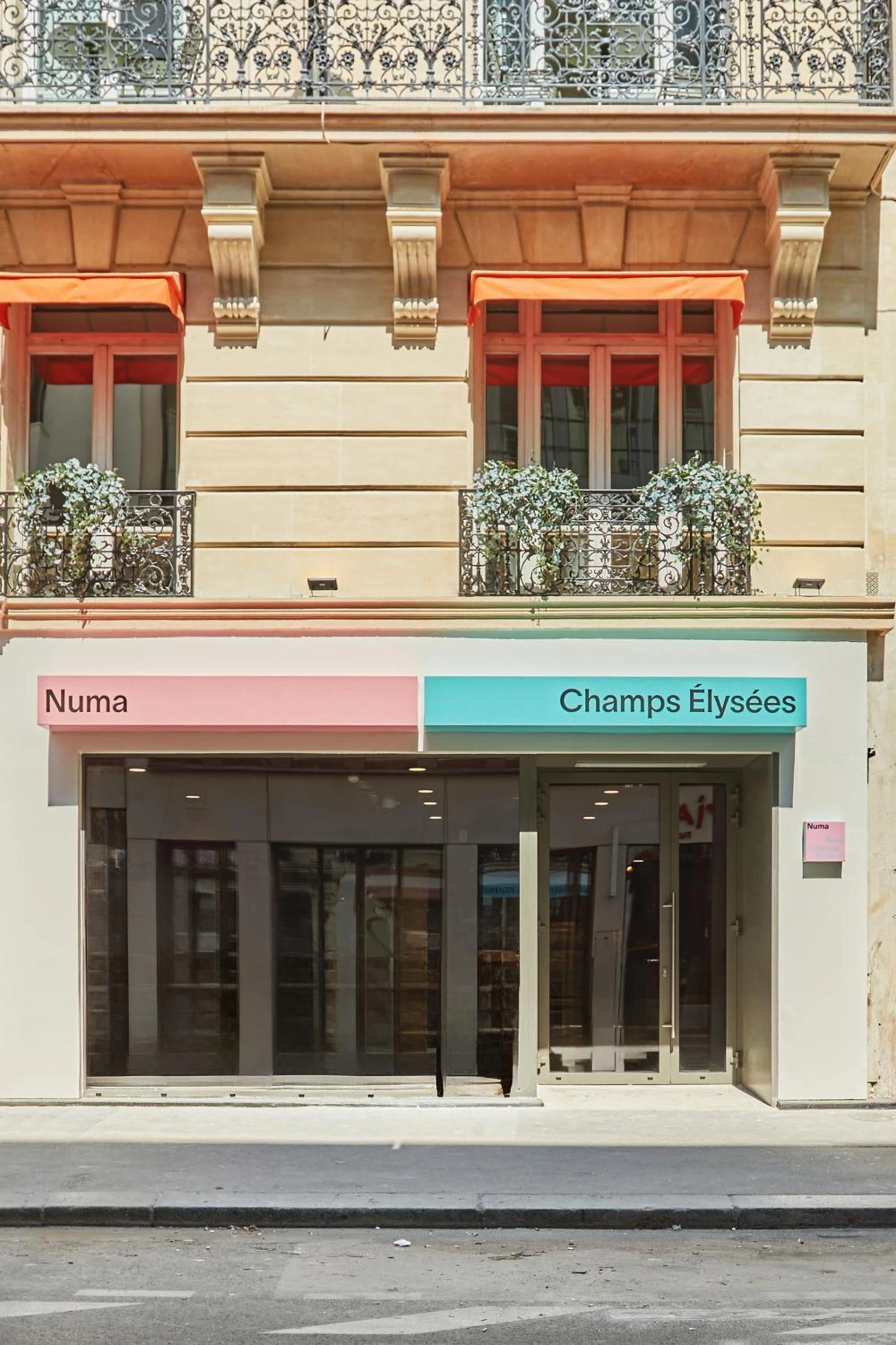 Ambiance de travail pour séminaire d'entreprise à Numa Paris Champs-Élysées - Paris