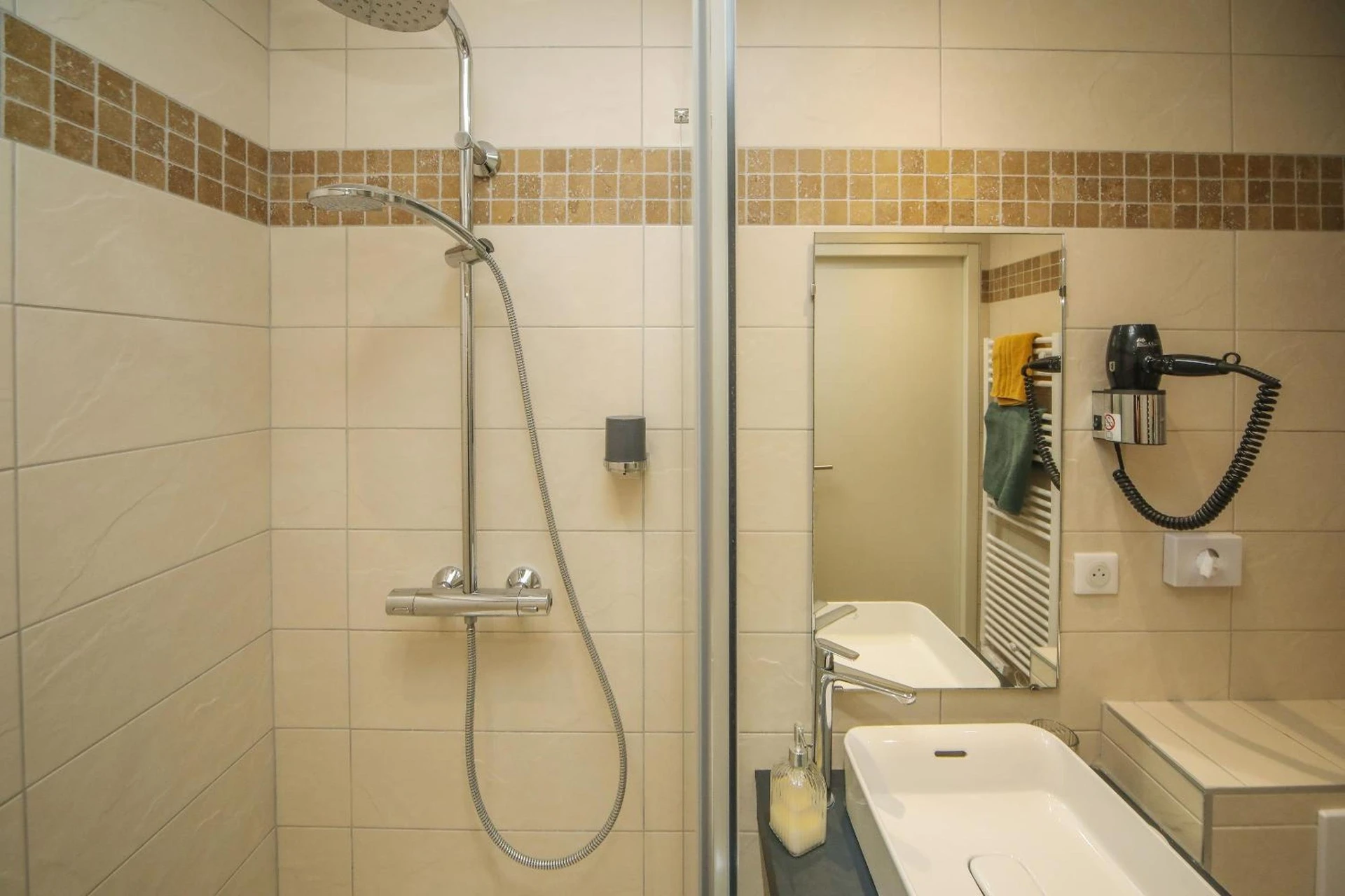 Magnifique chambre pour un séminaire d'entreprise à Hotel O Chiroulet - Bagnères-de-Bigorre