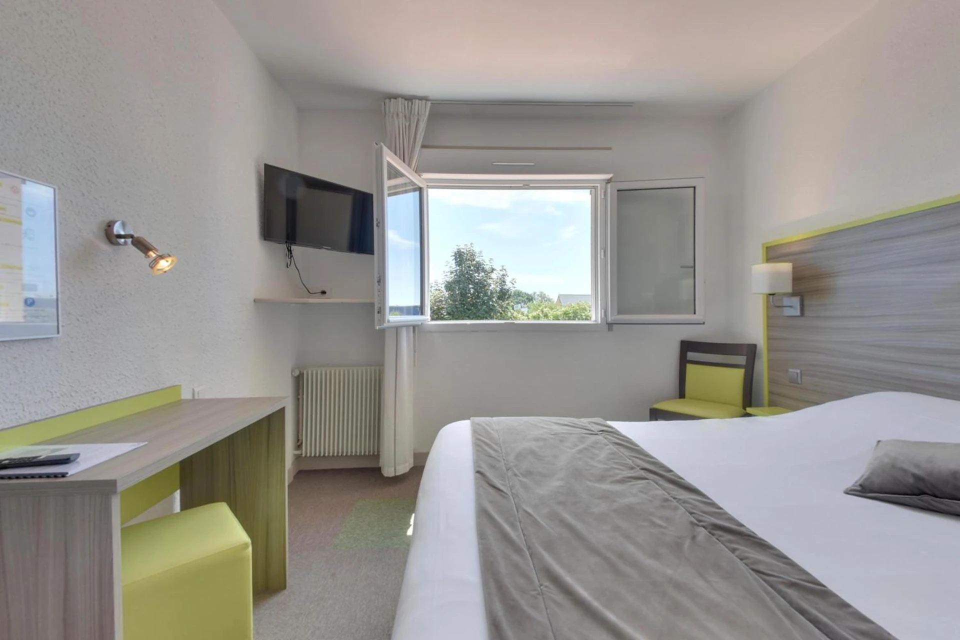 Magnifique chambre pour un séminaire d'entreprise à Hôtel O'Nice Saintes - Saintes