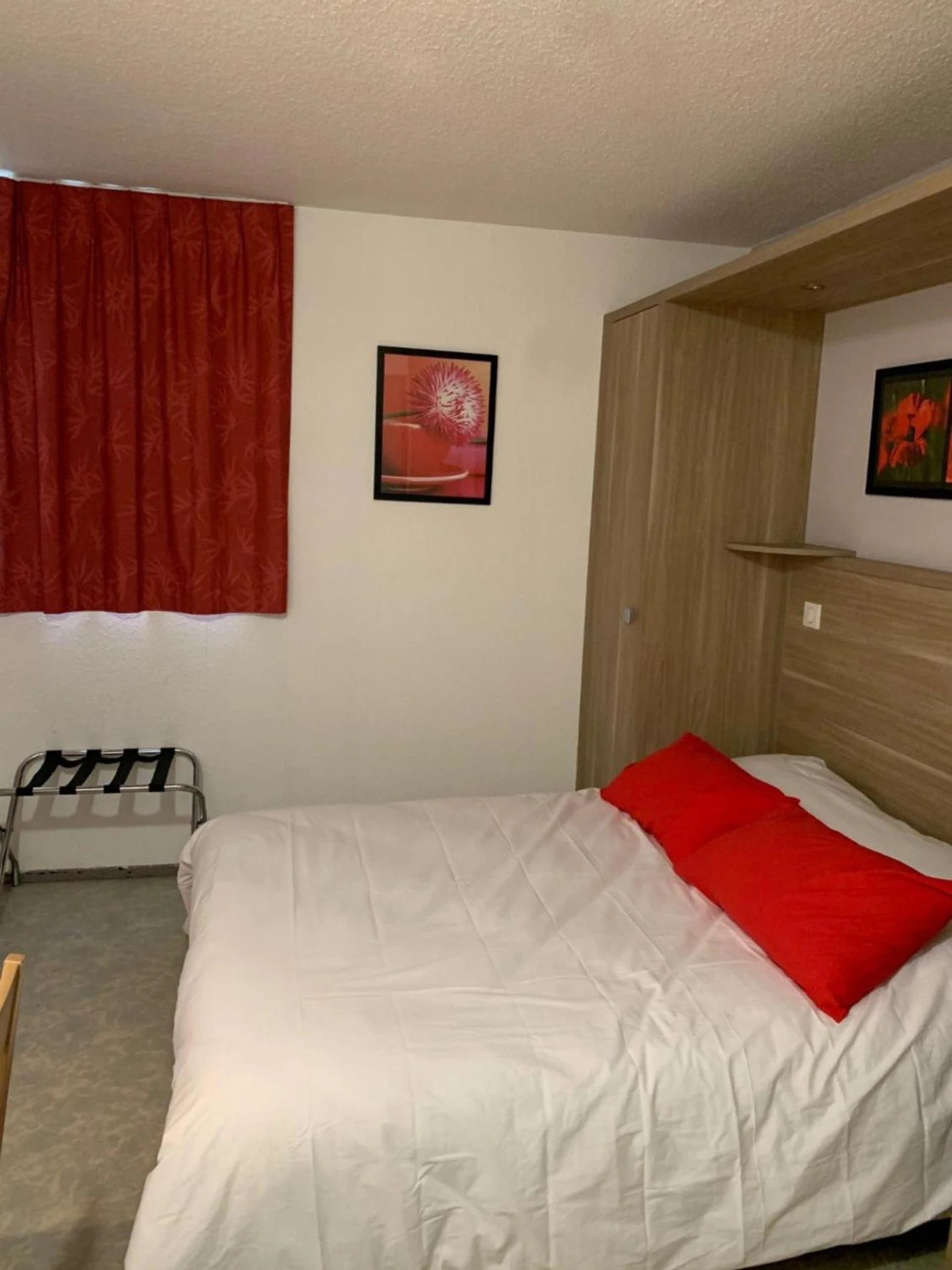 Chambre disponible pour un séminaire d'entreprise à HOTEL RESTAURANT OLYMPE - Aix-en-Provence