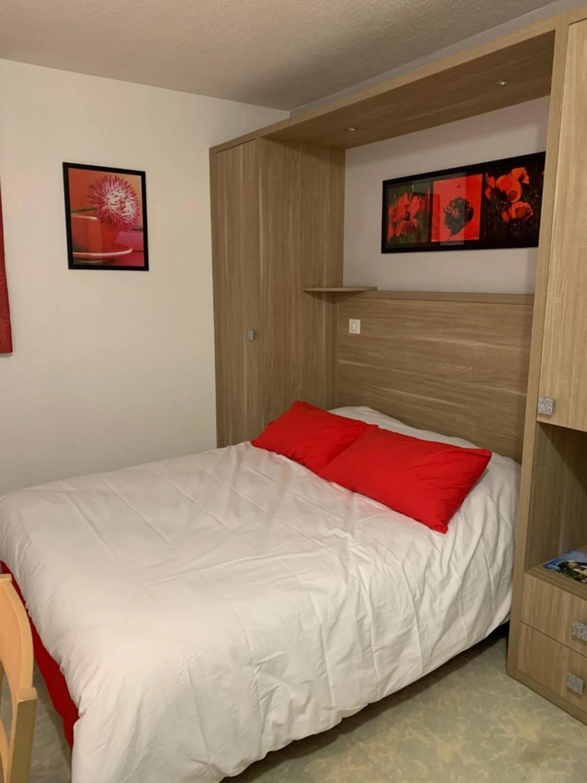 Chambre disponible pour un séminaire d'entreprise à HOTEL RESTAURANT OLYMPE - Aix-en-Provence