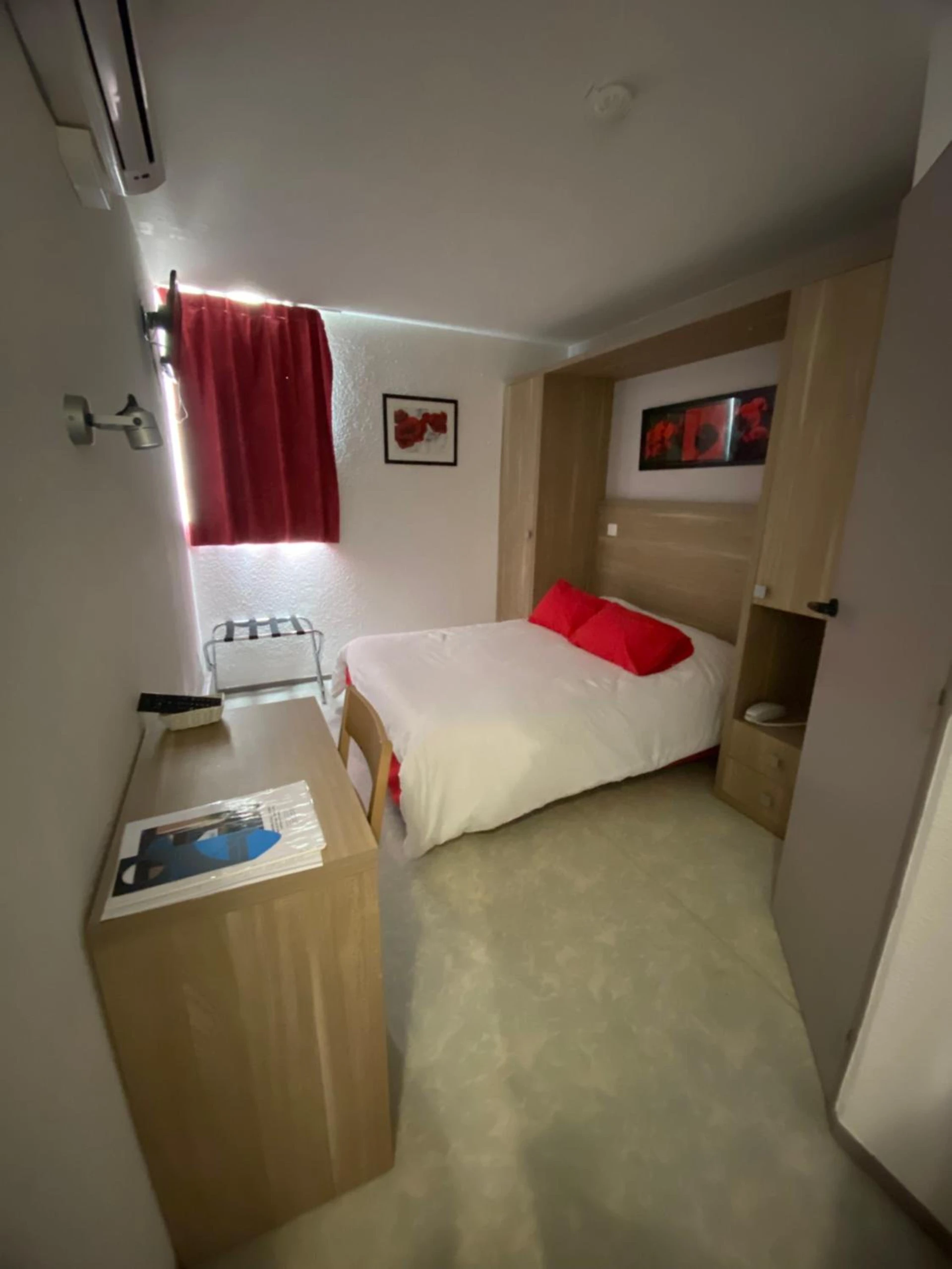Magnifique chambre pour un séminaire d'entreprise à HOTEL RESTAURANT OLYMPE - Aix-en-Provence