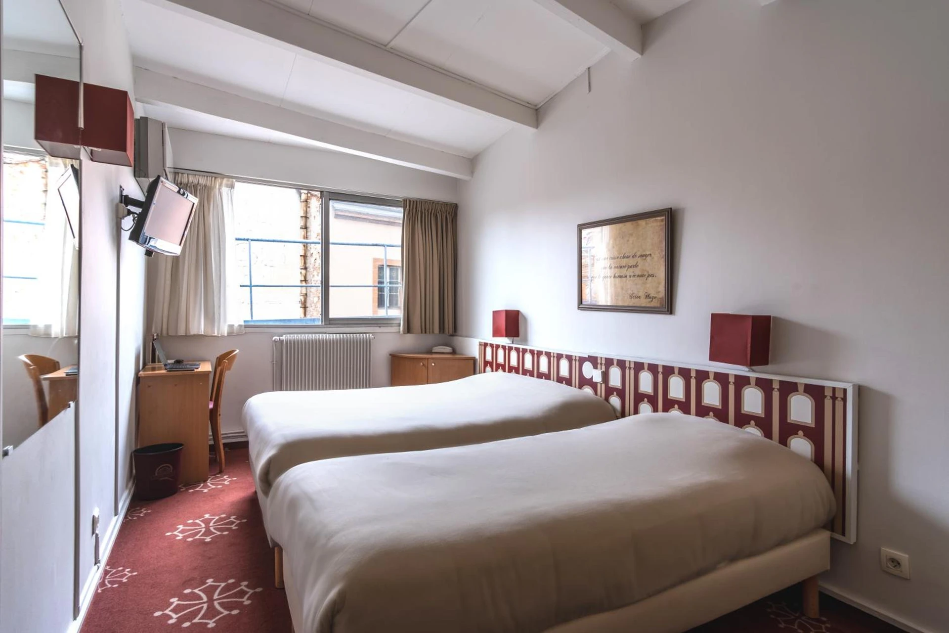 Chambre à Hotel Ours Blanc - Place Victor Hugo - Organiser un séminaire d'entreprise à Toulouse