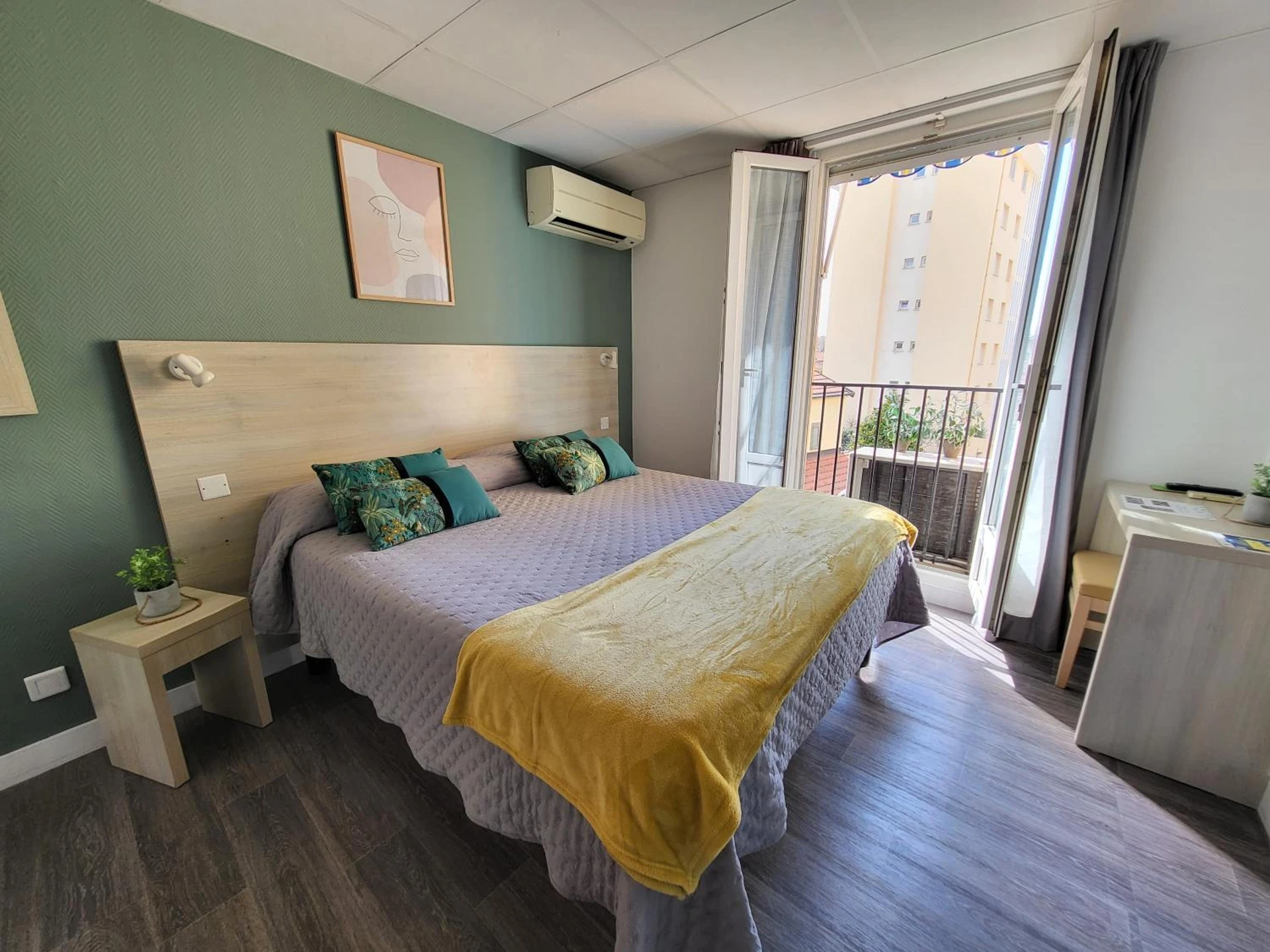 Chambre disponible pour un séminaire d'entreprise à Hotel Parisien - Menton