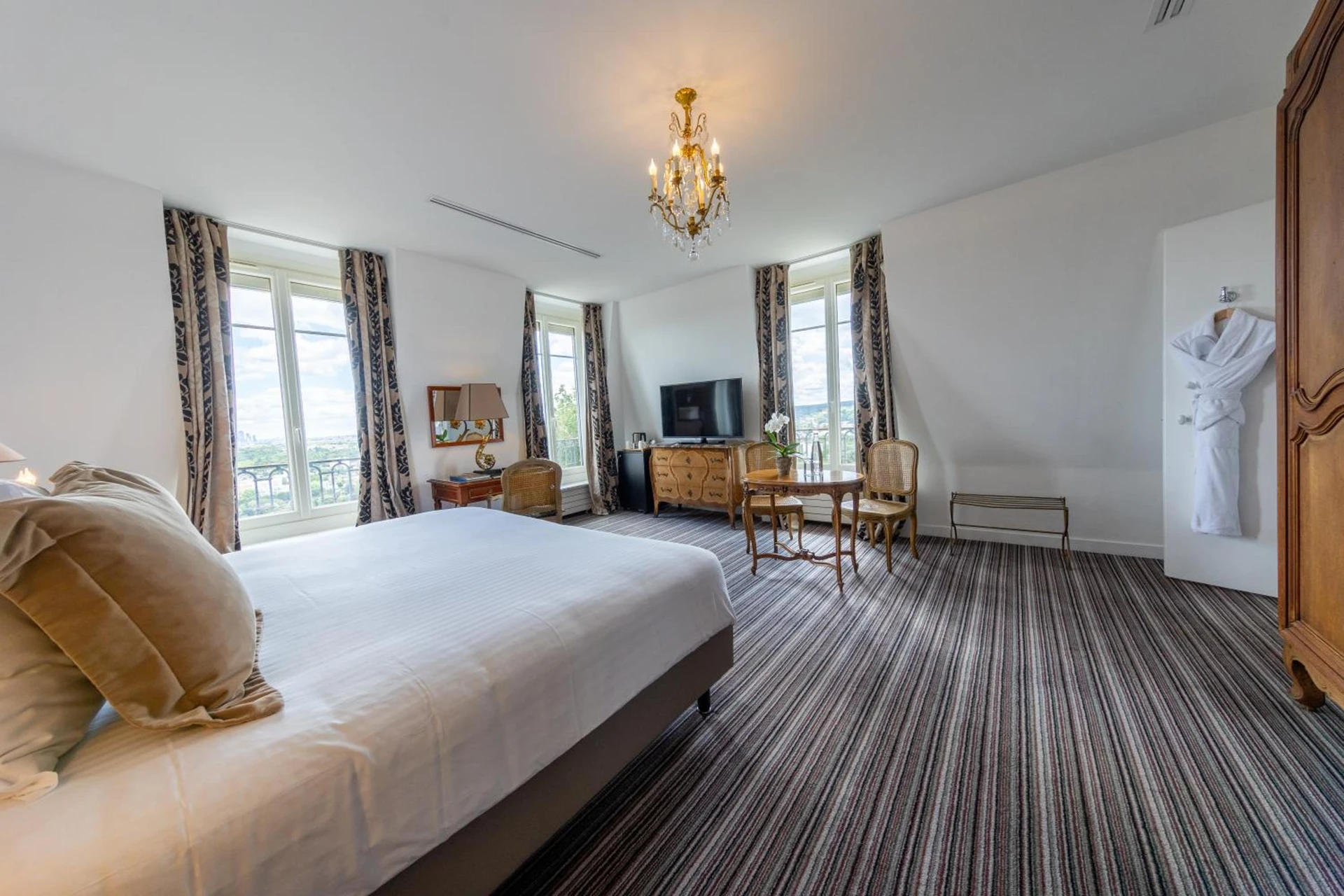 Chambre disponible pour un séminaire d'entreprise à Pavillon Henri IV Hotel Restaurant Gastronomique Terrasse - Saint-Germain-en-Laye