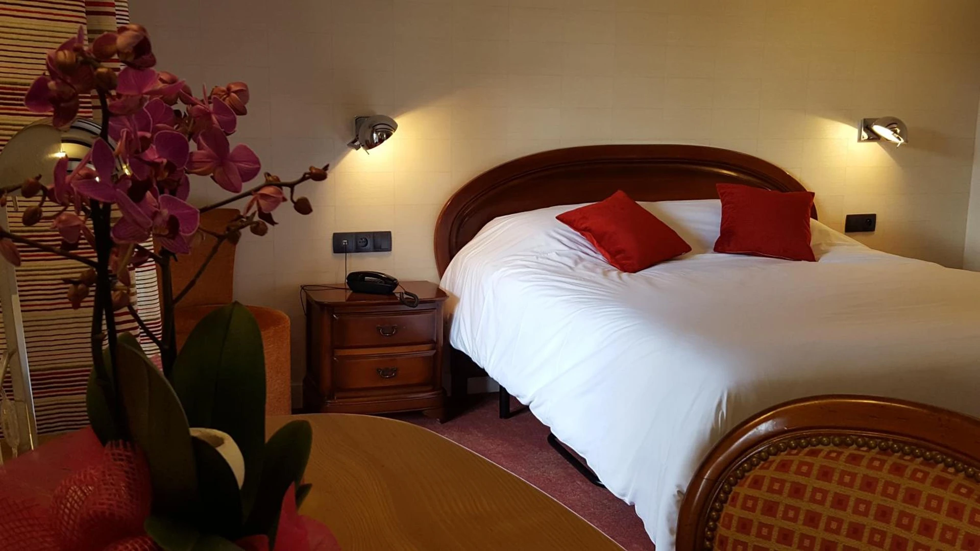 Chambre disponible pour un séminaire d'entreprise à Hotel Restaurant Père Benoît - Entzheim