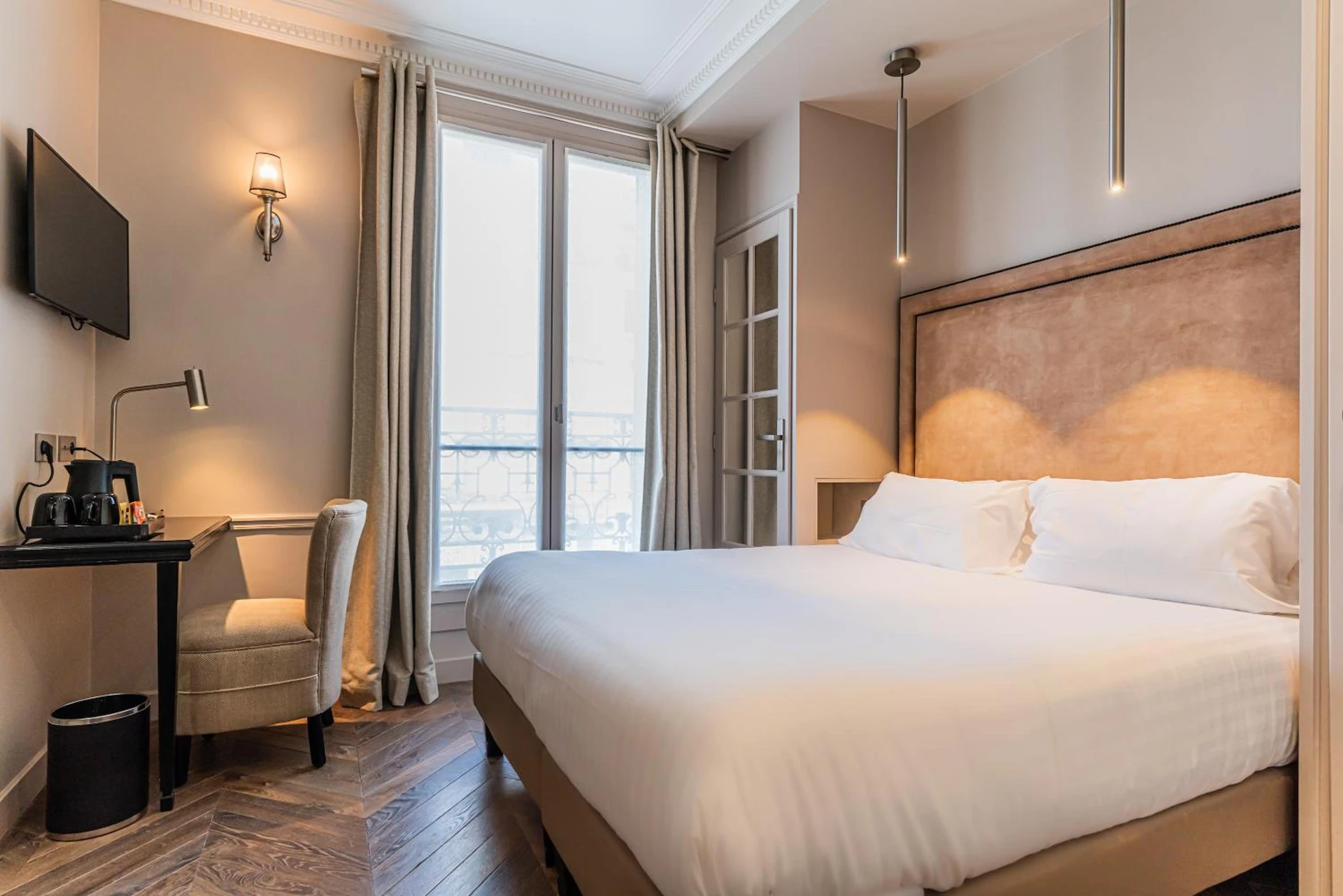 Chambre disponible pour un séminaire d'entreprise à Hôtel Perreyve - Jardin du Luxembourg - Paris