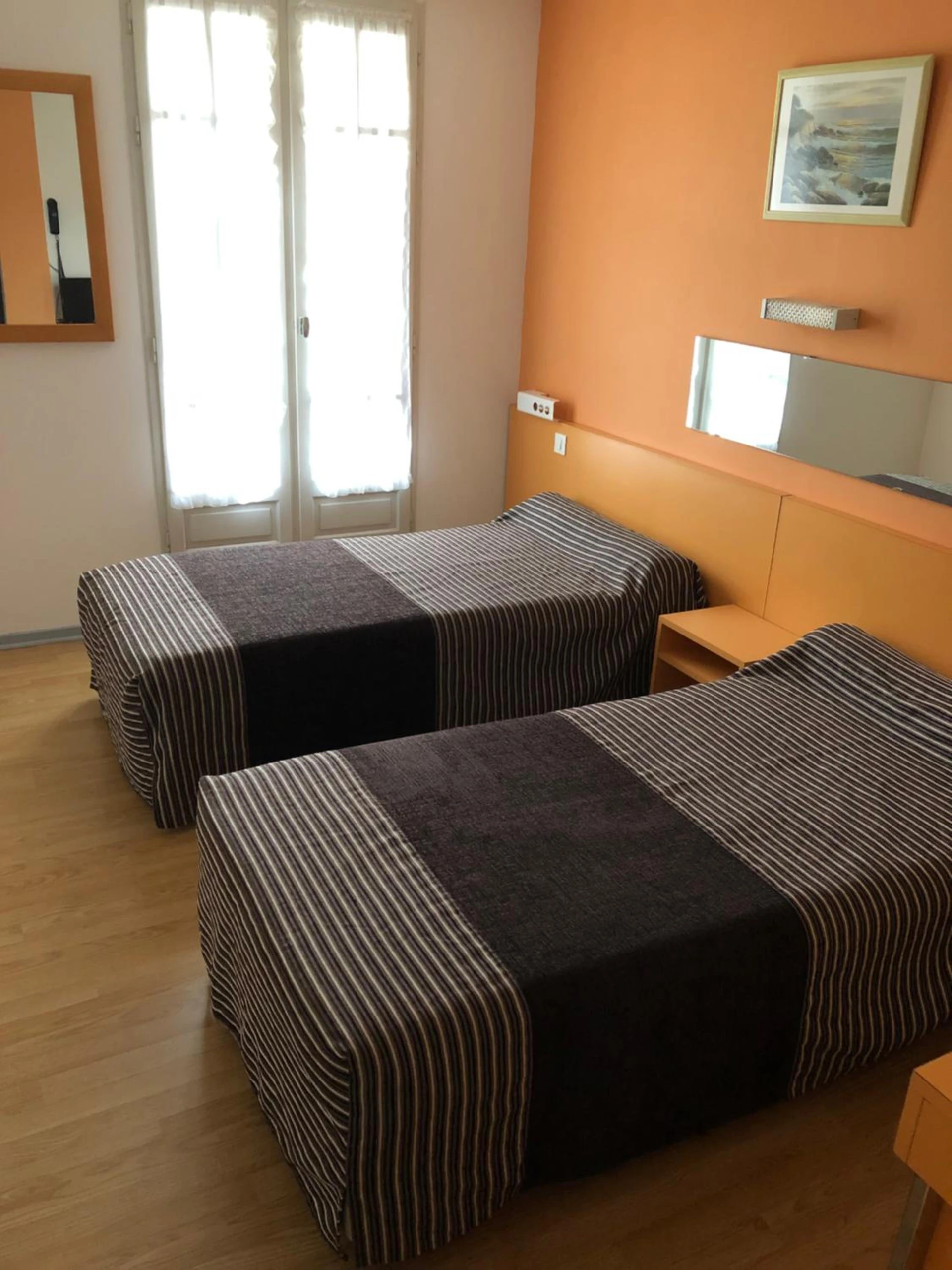 Chambre disponible pour un séminaire d'entreprise à Hôtel Au Petit Languedoc - Lourdes
