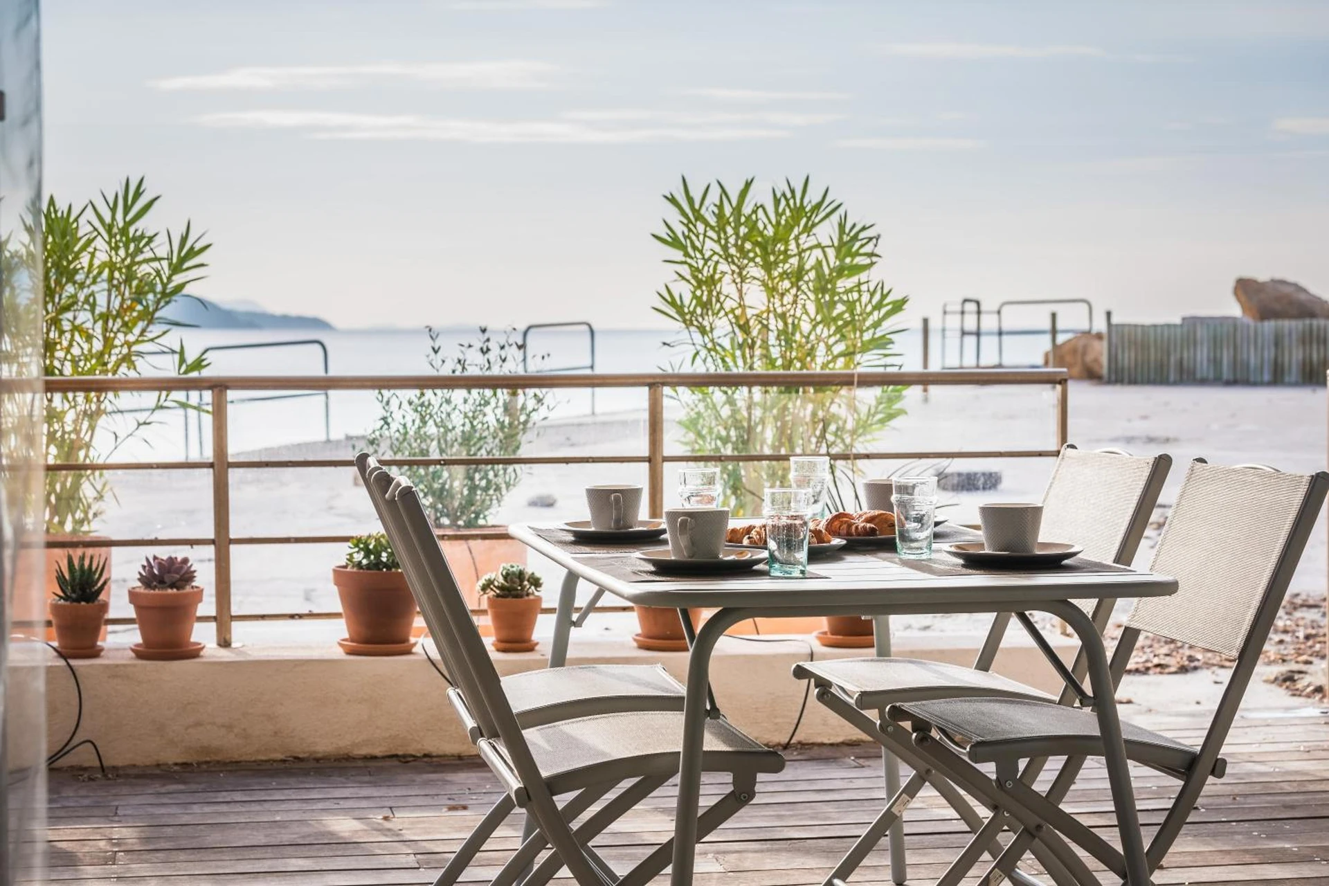 Salle de séminaire à Les pieds dans l'eau Plage Saint-Jean - Organiser un événement professionnel à La Ciotat