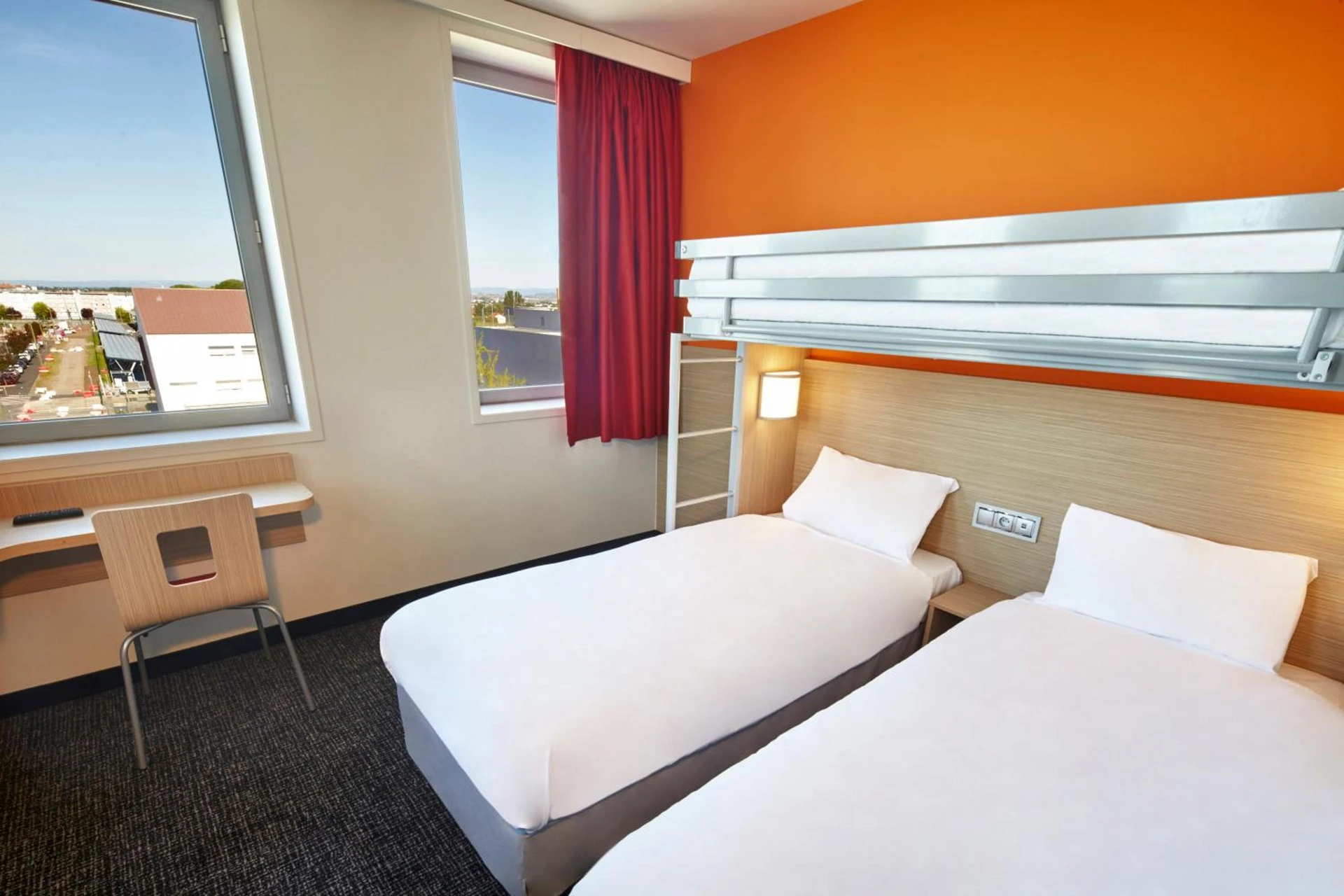 Magnifique chambre pour un séminaire d'entreprise à Premiere Classe Clermont Ferrand Centre - Clermont-Ferrand