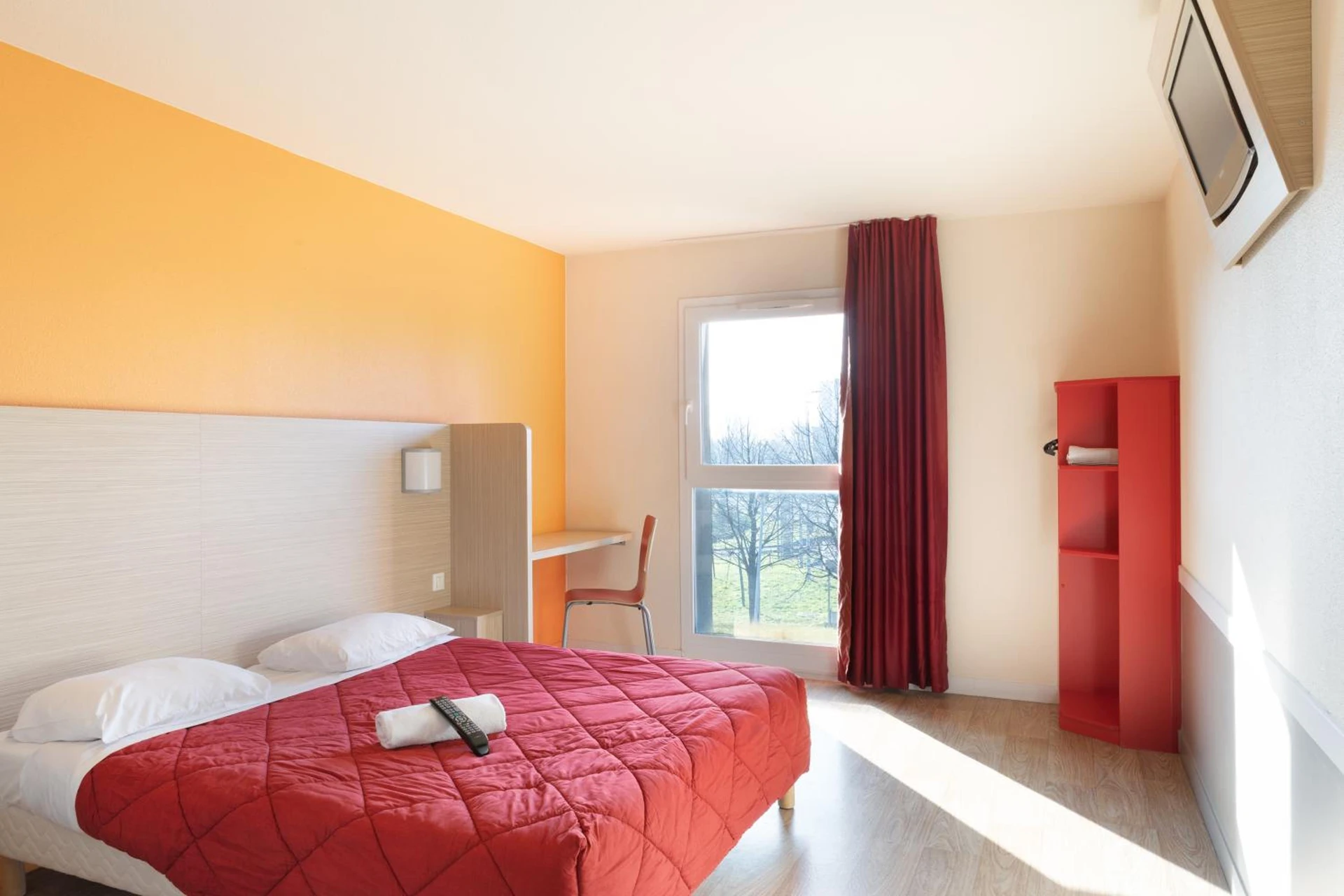 Magnifique chambre pour un séminaire d'entreprise à Premiere Classe Maubeuge - Feignies