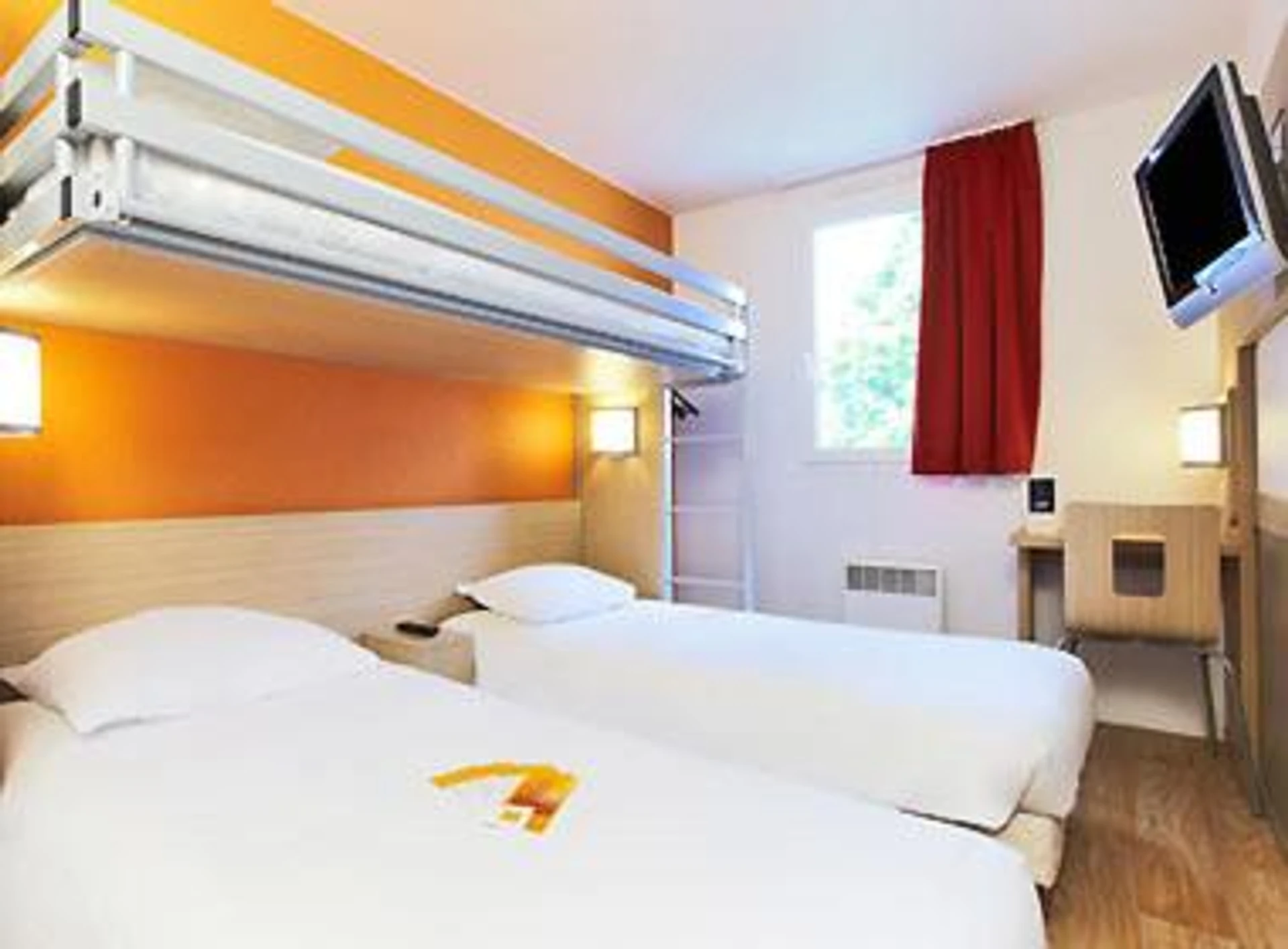 Magnifique chambre pour un séminaire d'entreprise à Premiere Classe Pau Est-Bizanos - Pau