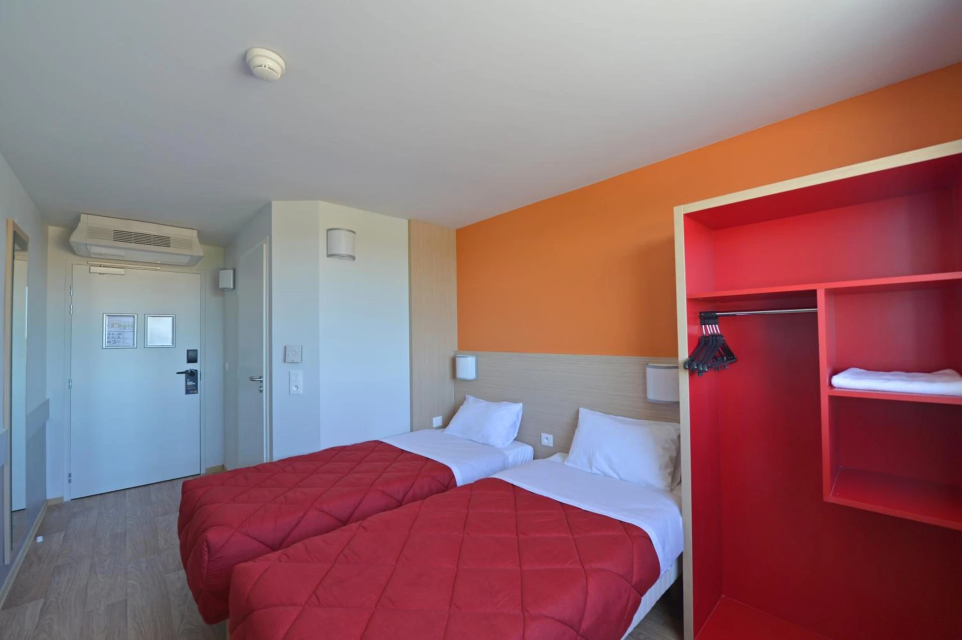Chambre disponible pour un séminaire d'entreprise à Premiere Classe Reims Nord - Bétheny - Bétheny