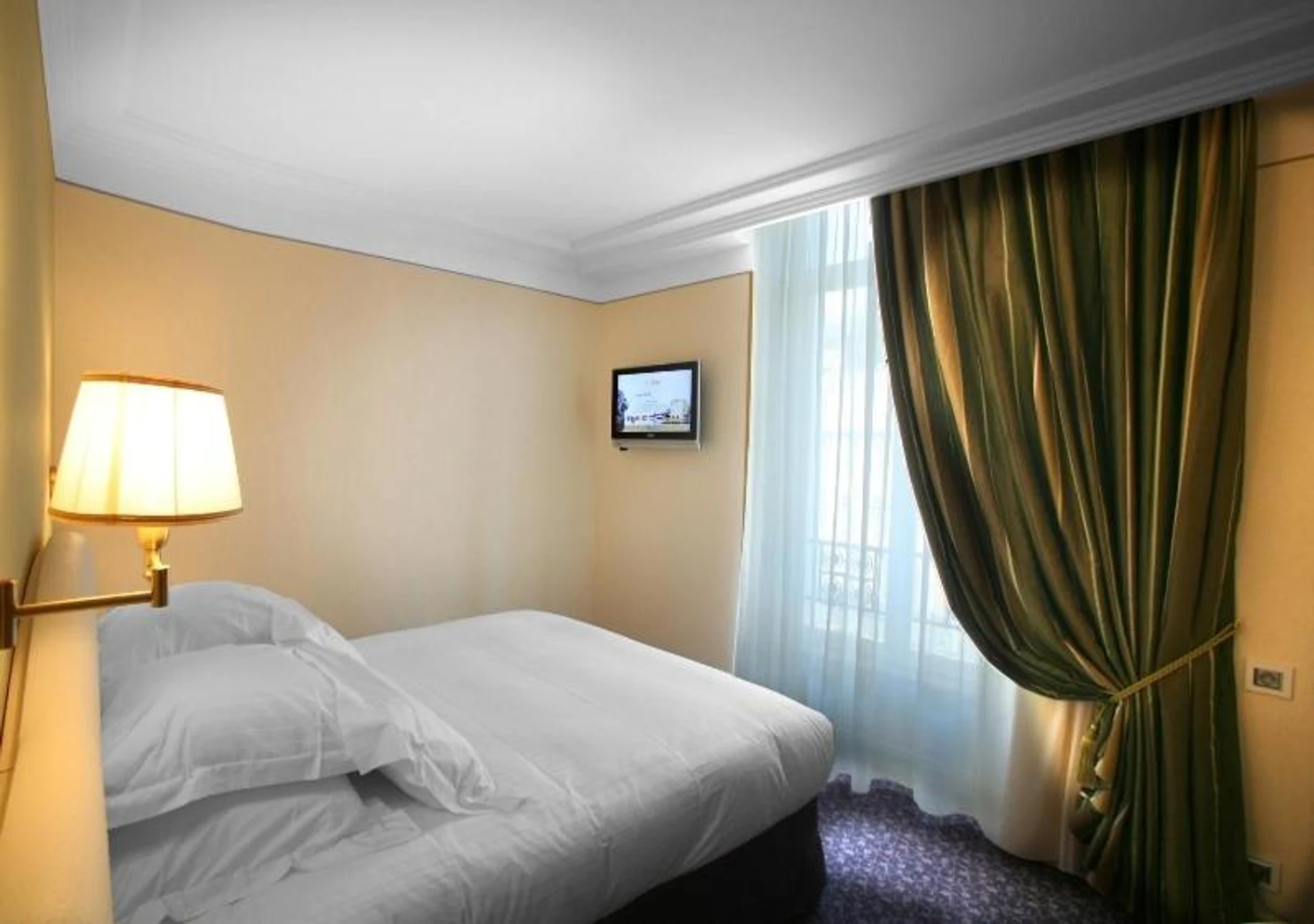 Magnifique chambre pour un séminaire d'entreprise à Hôtel Princesse Flore - Royat
