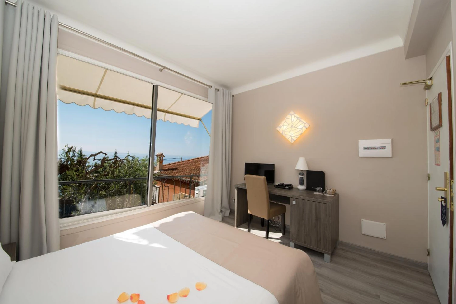 Chambre disponible pour un séminaire d'entreprise à Hotel de charme Regency - Roquebrune-Cap-Martin