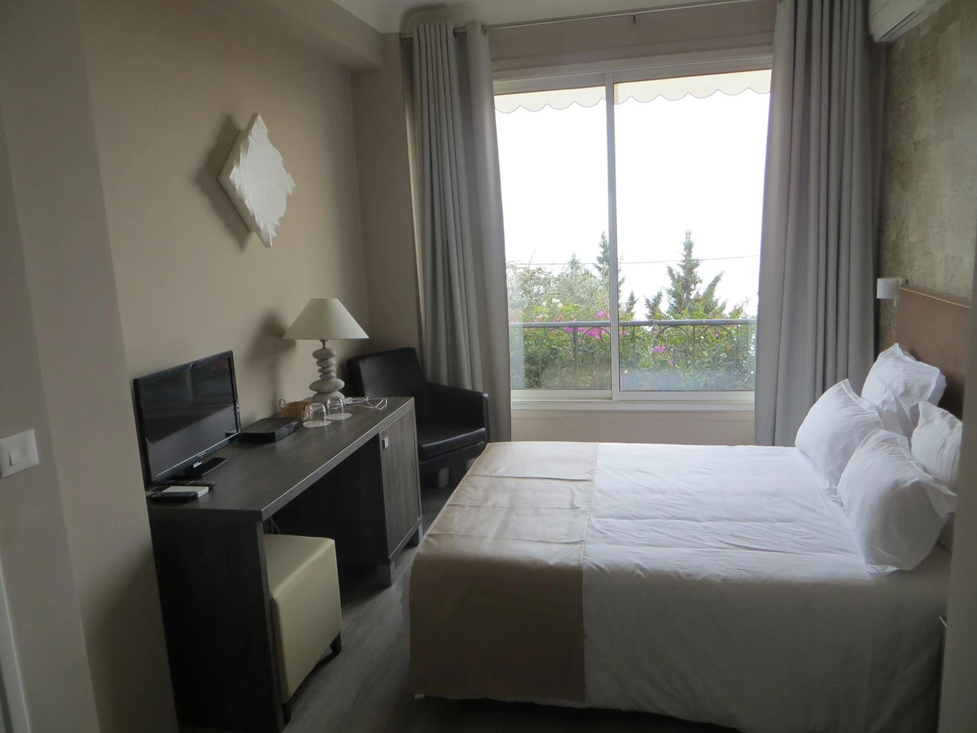 Chambre disponible pour un séminaire d'entreprise à Hotel de charme Regency - Roquebrune-Cap-Martin