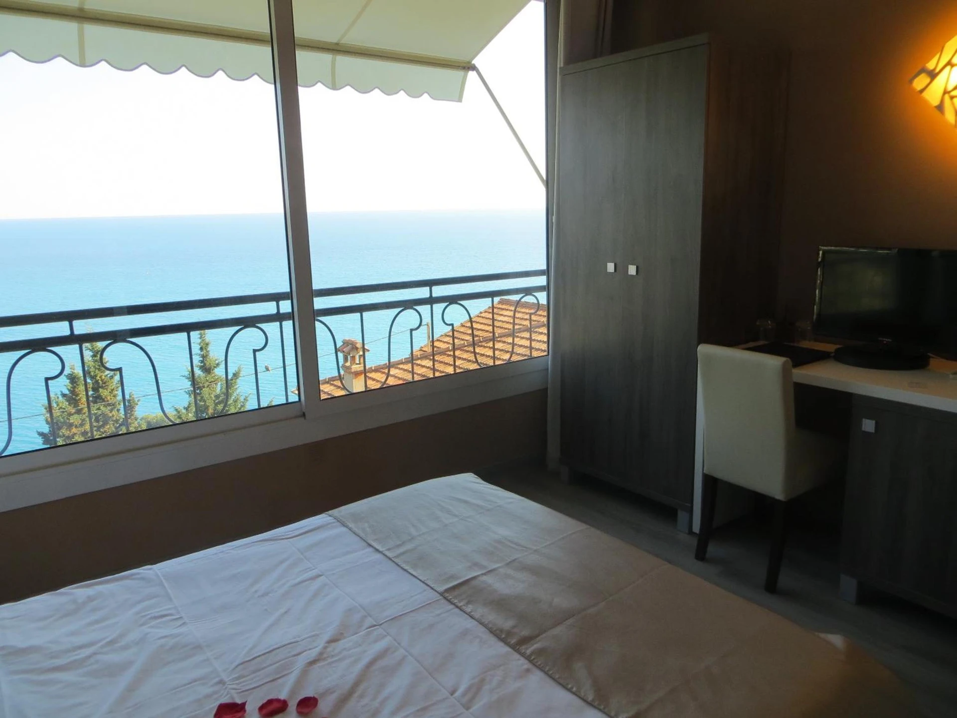 Chambre disponible pour un séminaire d'entreprise à Hotel de charme Regency - Roquebrune-Cap-Martin