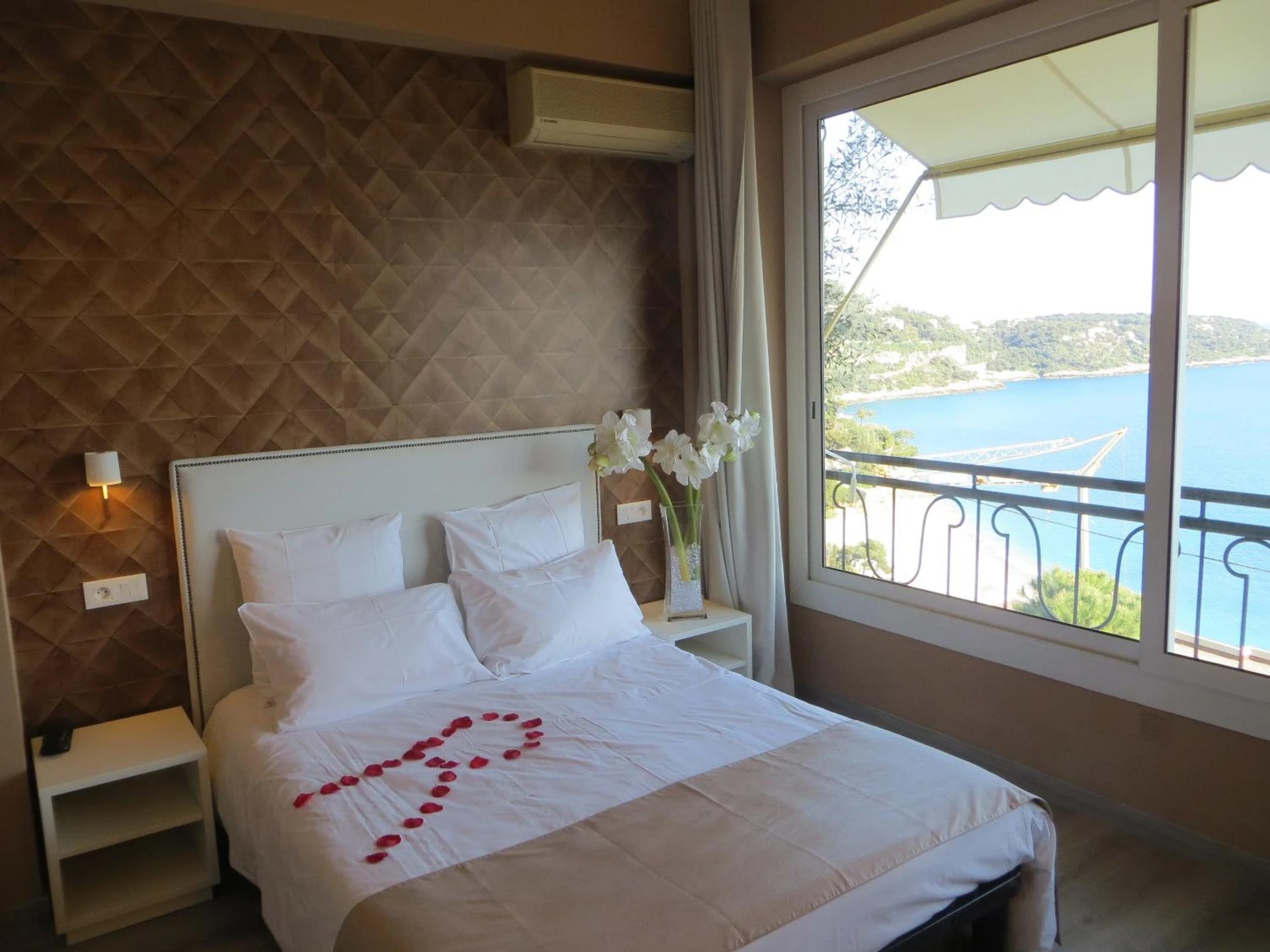 Magnifique chambre pour un séminaire d'entreprise à Hotel de charme Regency - Roquebrune-Cap-Martin