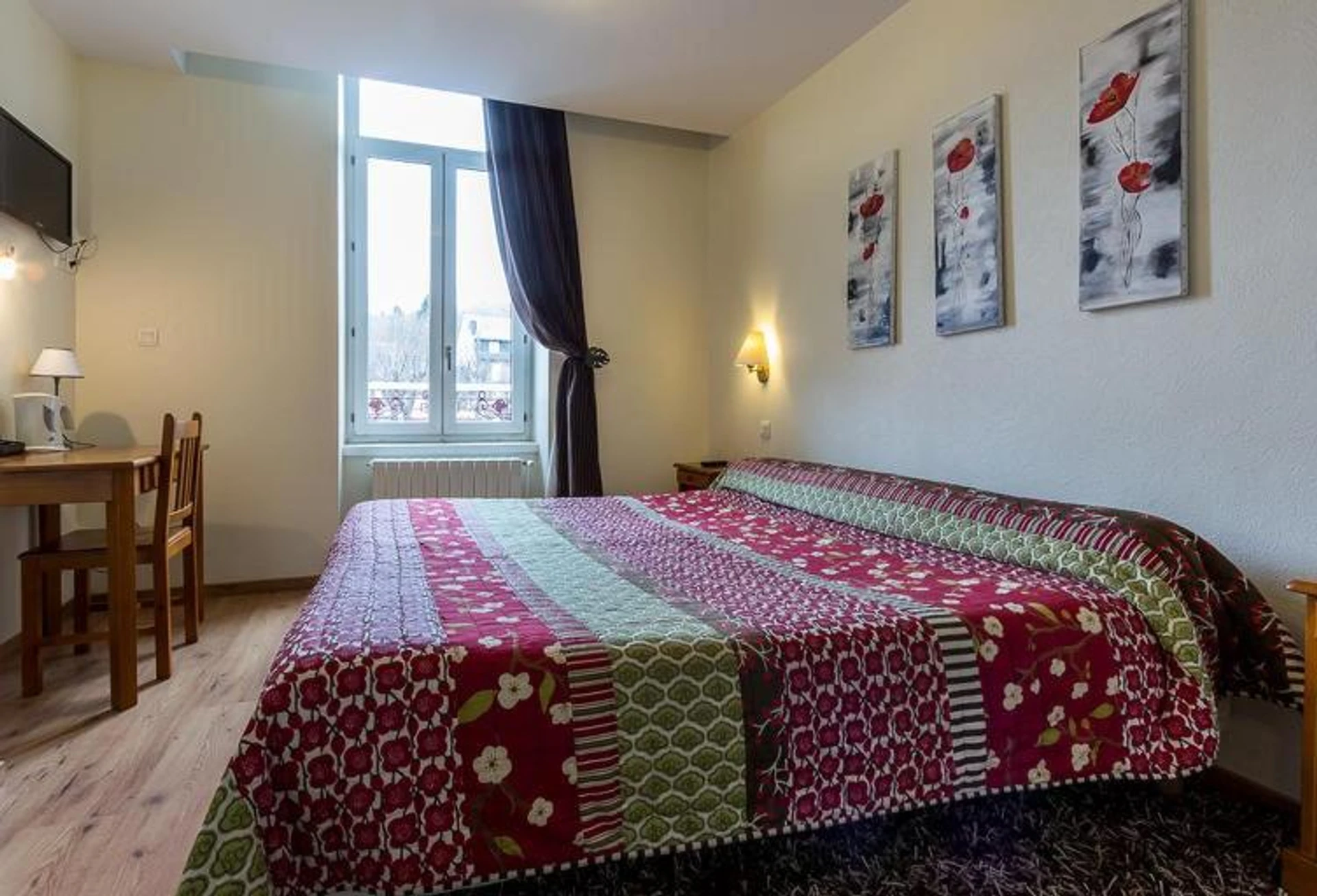Chambre disponible pour un séminaire d'entreprise à Logis Hôtel Regina - La Bourboule
