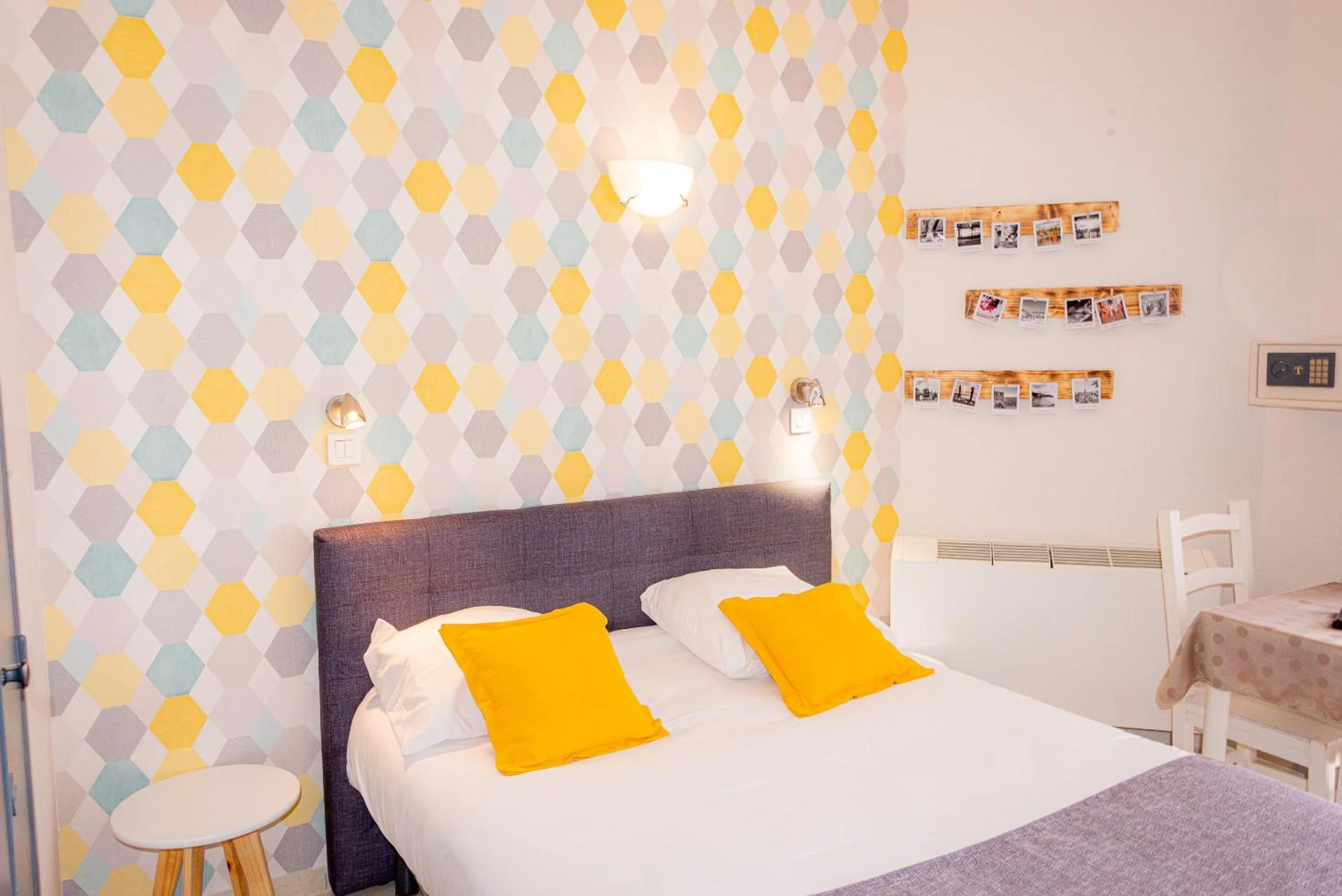 Chambre disponible pour un séminaire d'entreprise à Hotel et Appartements Reine D'Azur - Roquebrune-Cap-Martin