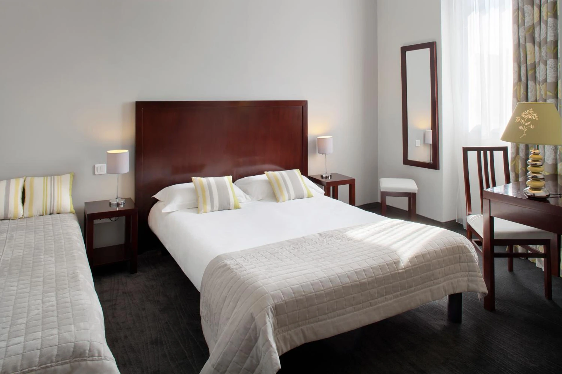 Chambre disponible pour un séminaire d'entreprise à Hôtel Relais Acropolis - Nice