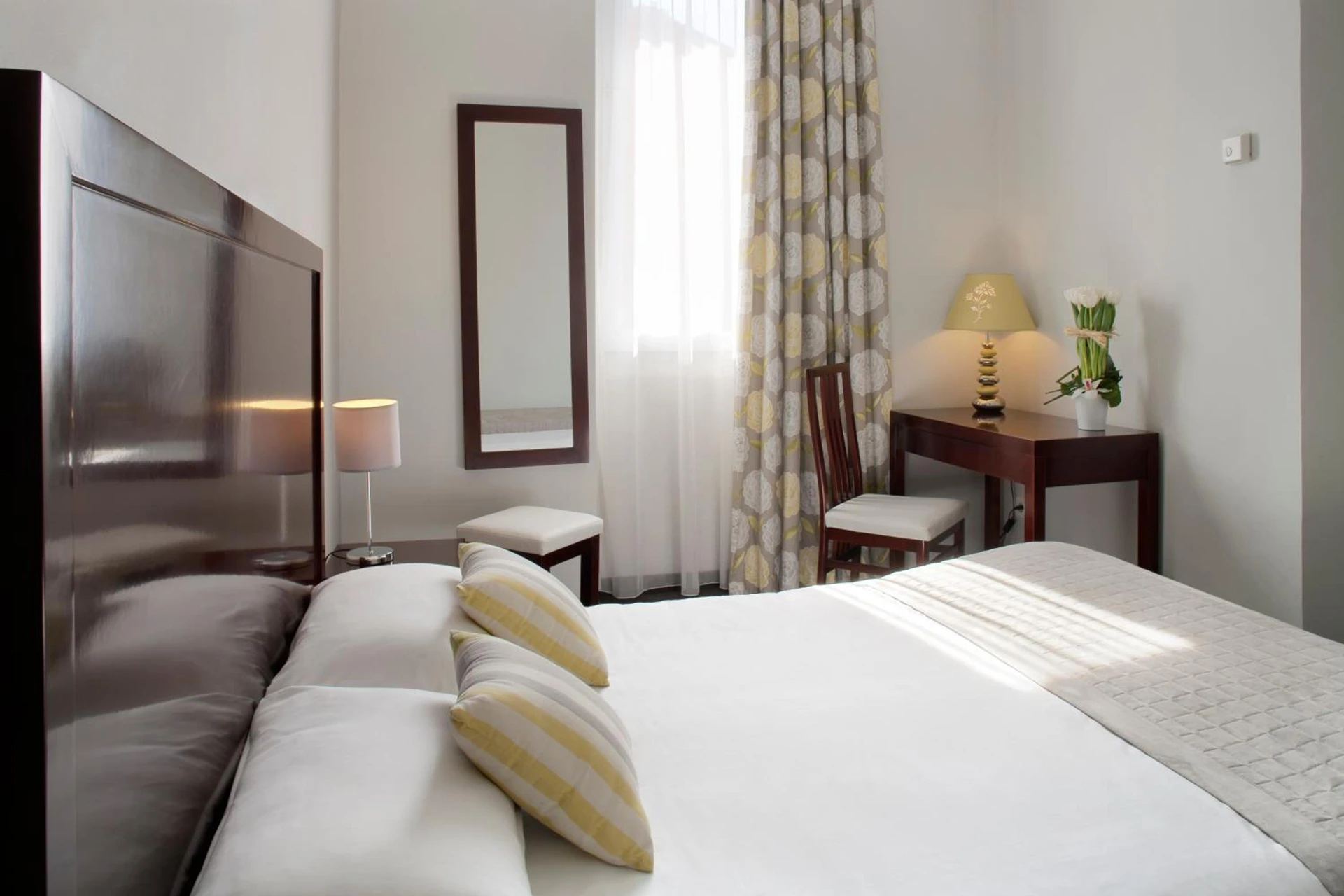 Chambre disponible pour un séminaire d'entreprise à Hôtel Relais Acropolis - Nice