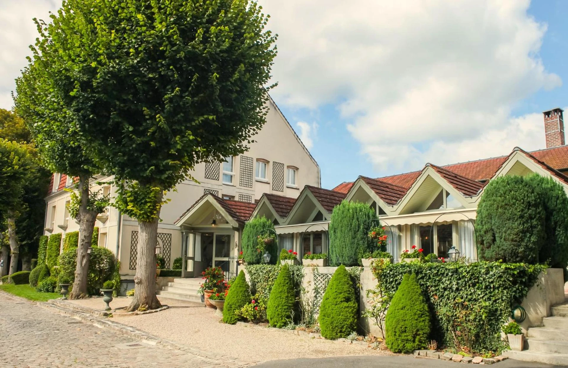 Organiser un séminaire d'entreprise : Hôtel & Restaurant Le Relais d'Aumale à orry-la-ville