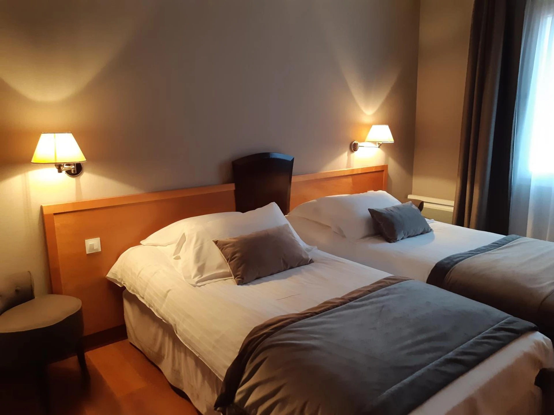 Magnifique chambre pour un séminaire d'entreprise à Hôtel & Restaurant Le Relais d'Aumale - Orry-la-Ville