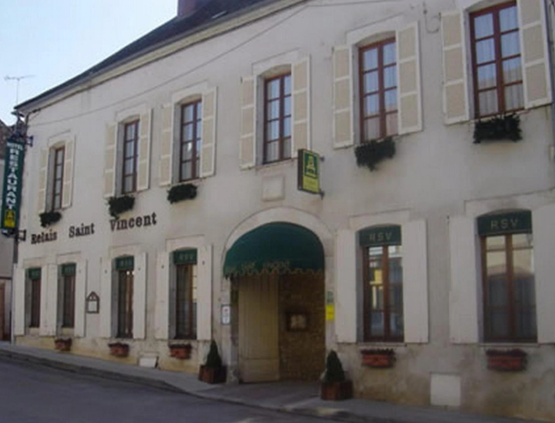 Organiser un séminaire d'entreprise : LOGIS HOTEL - Le Relais Saint Vincent à ligny-le-chatel